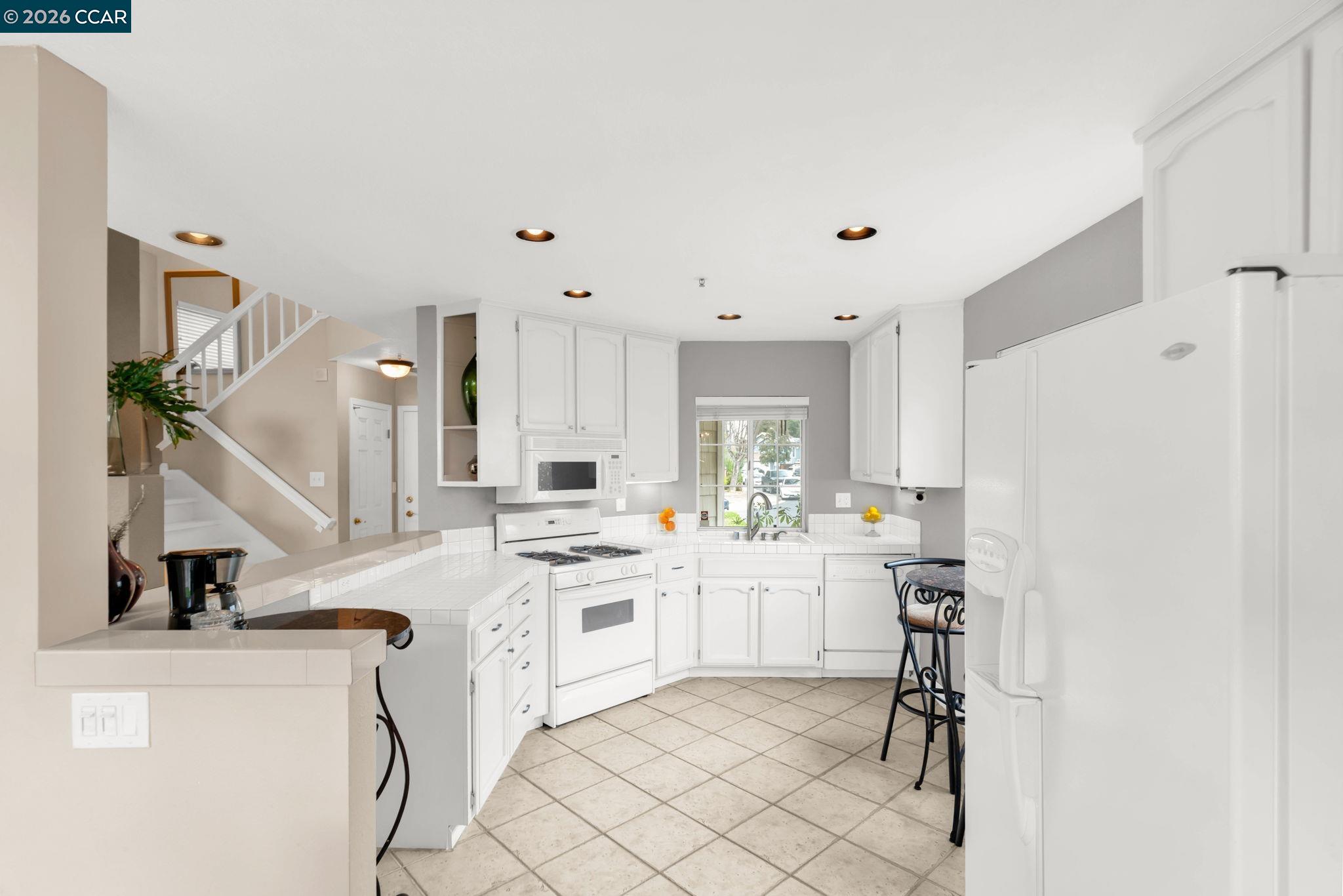 Detail Gallery Image 9 of 28 For 5473 Rainflower Dr, Livermore,  CA 94551 - 3 Beds | 2/1 Baths