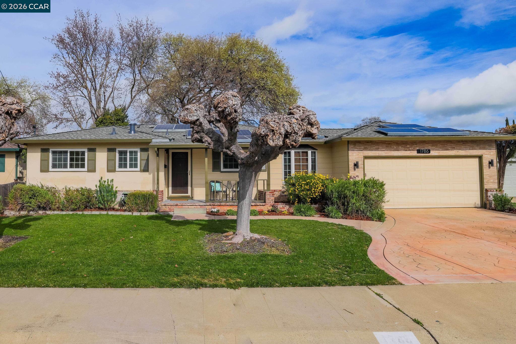 Detail Gallery Image 3 of 23 For 1786 Sharon Drive, Concord,  CA 94519-1453 - 3 Beds | 2 Baths