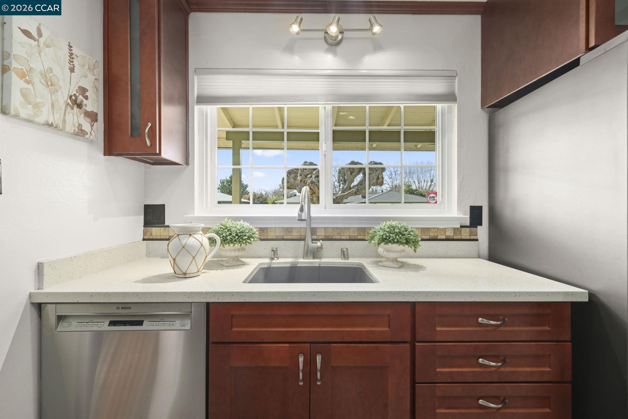 Detail Gallery Image 10 of 23 For 1786 Sharon Drive, Concord,  CA 94519-1453 - 3 Beds | 2 Baths