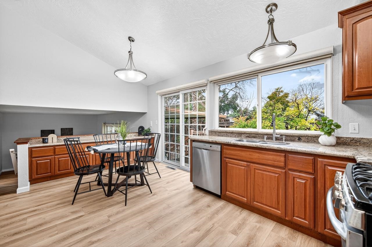Detail Gallery Image 12 of 44 For 574 Cinnabar Dr, Livermore,  CA 94550 - 4 Beds | 2/1 Baths