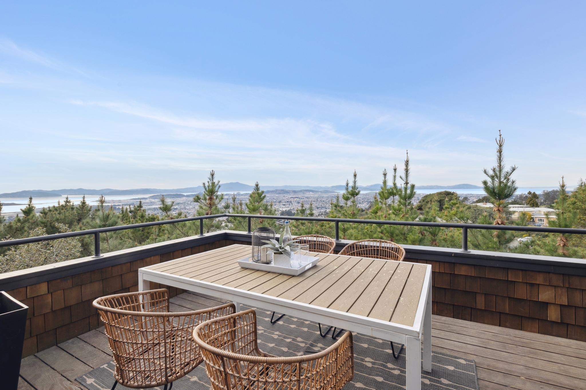 Detail Gallery Image 9 of 46 For 1522 Madera Court, El Cerrito,  CA 94530 - 4 Beds | 2/1 Baths