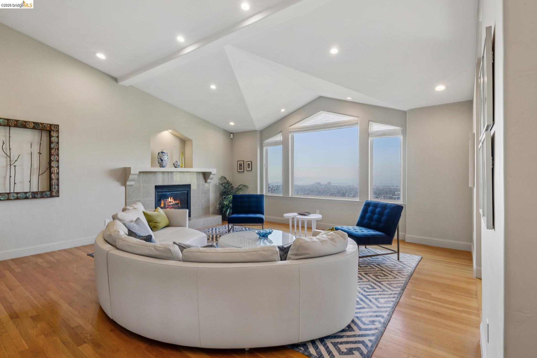 Detail Gallery Image 11 of 51 For 1426 Grand View Dr, Berkeley,  CA 94705 - 4 Beds | 4 Baths