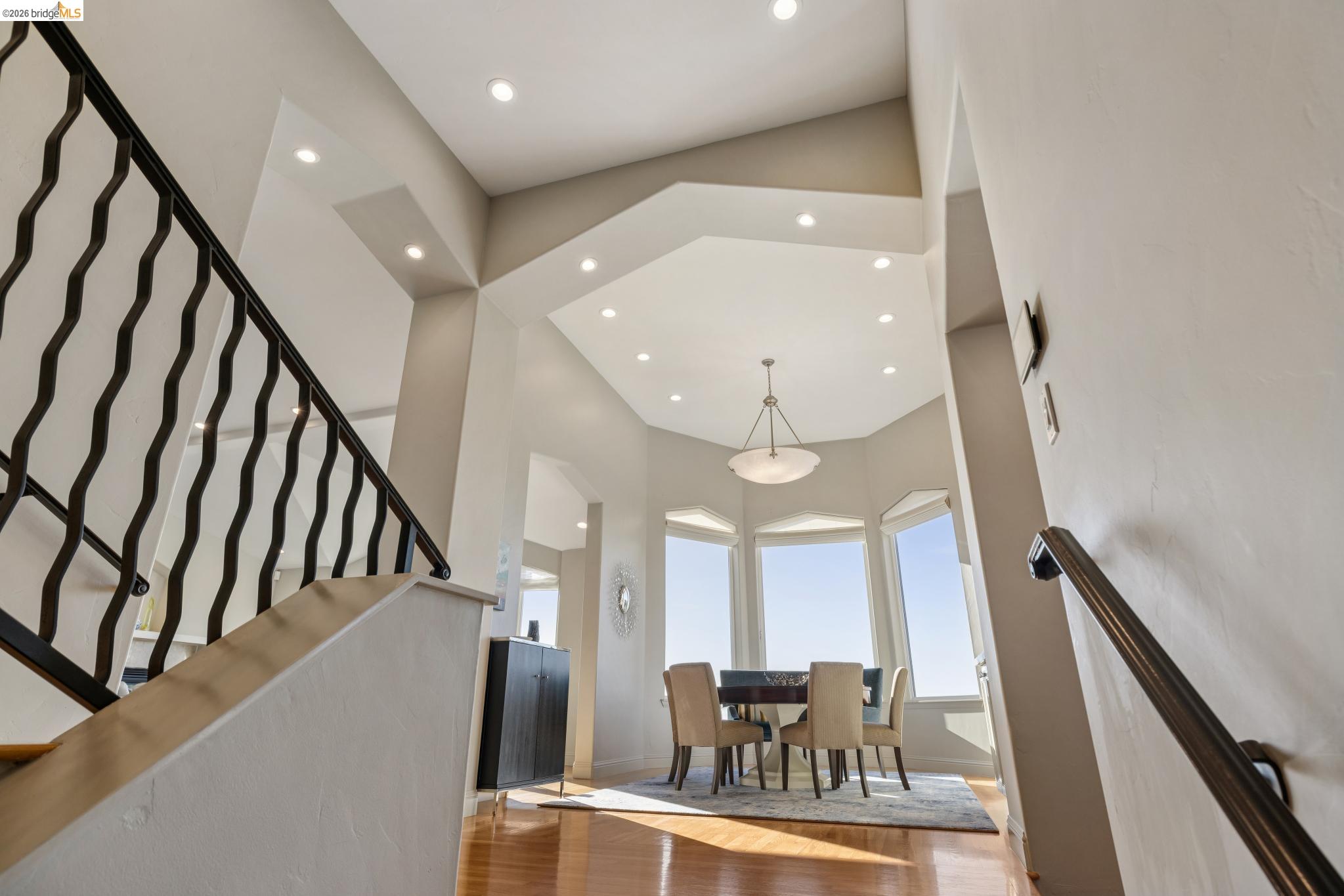 Detail Gallery Image 13 of 49 For 1426 Grand View Dr, Berkeley,  CA 94705 - 4 Beds | 4 Baths