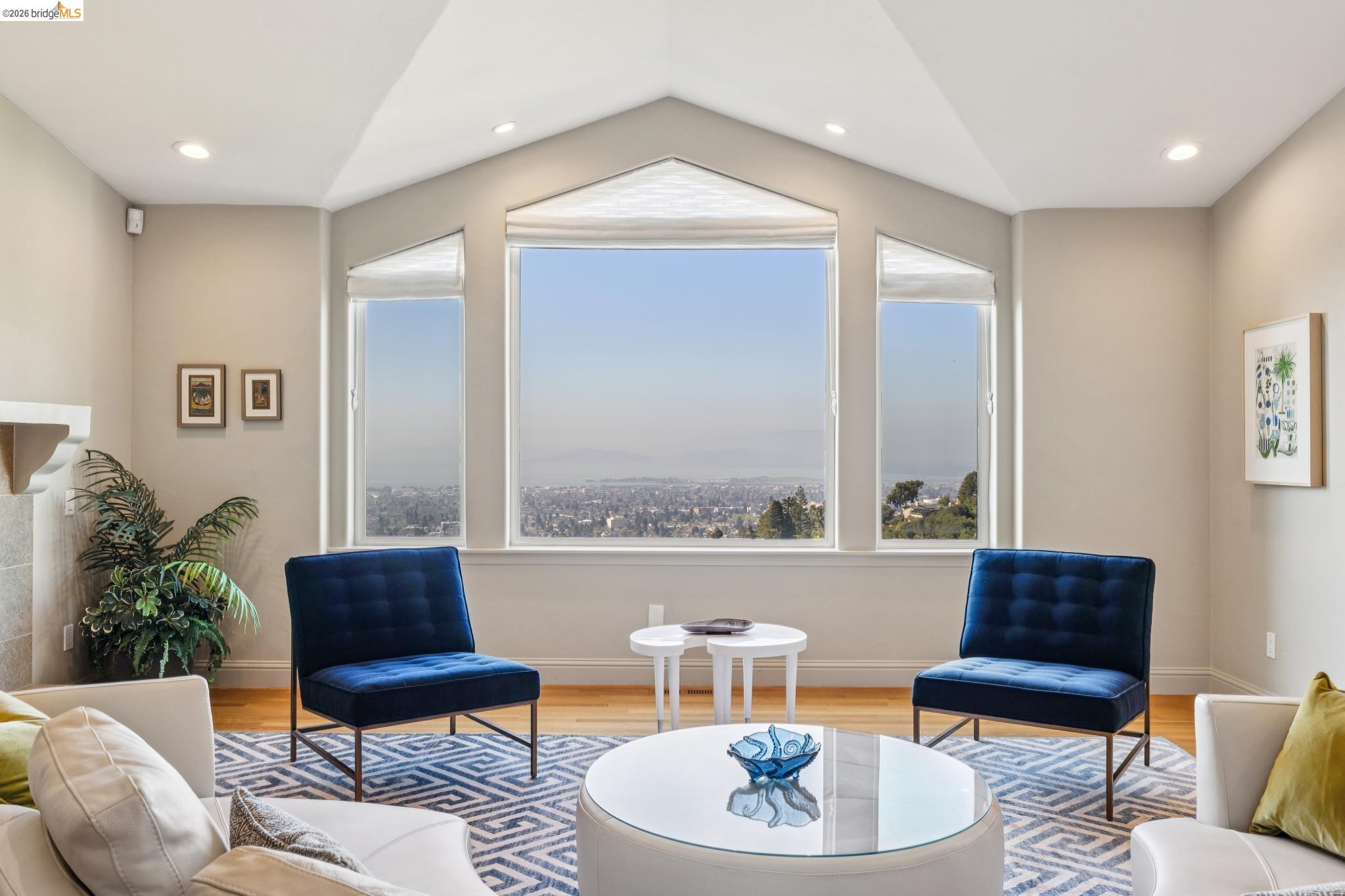 Detail Gallery Image 13 of 51 For 1426 Grand View Dr, Berkeley,  CA 94705 - 4 Beds | 4 Baths