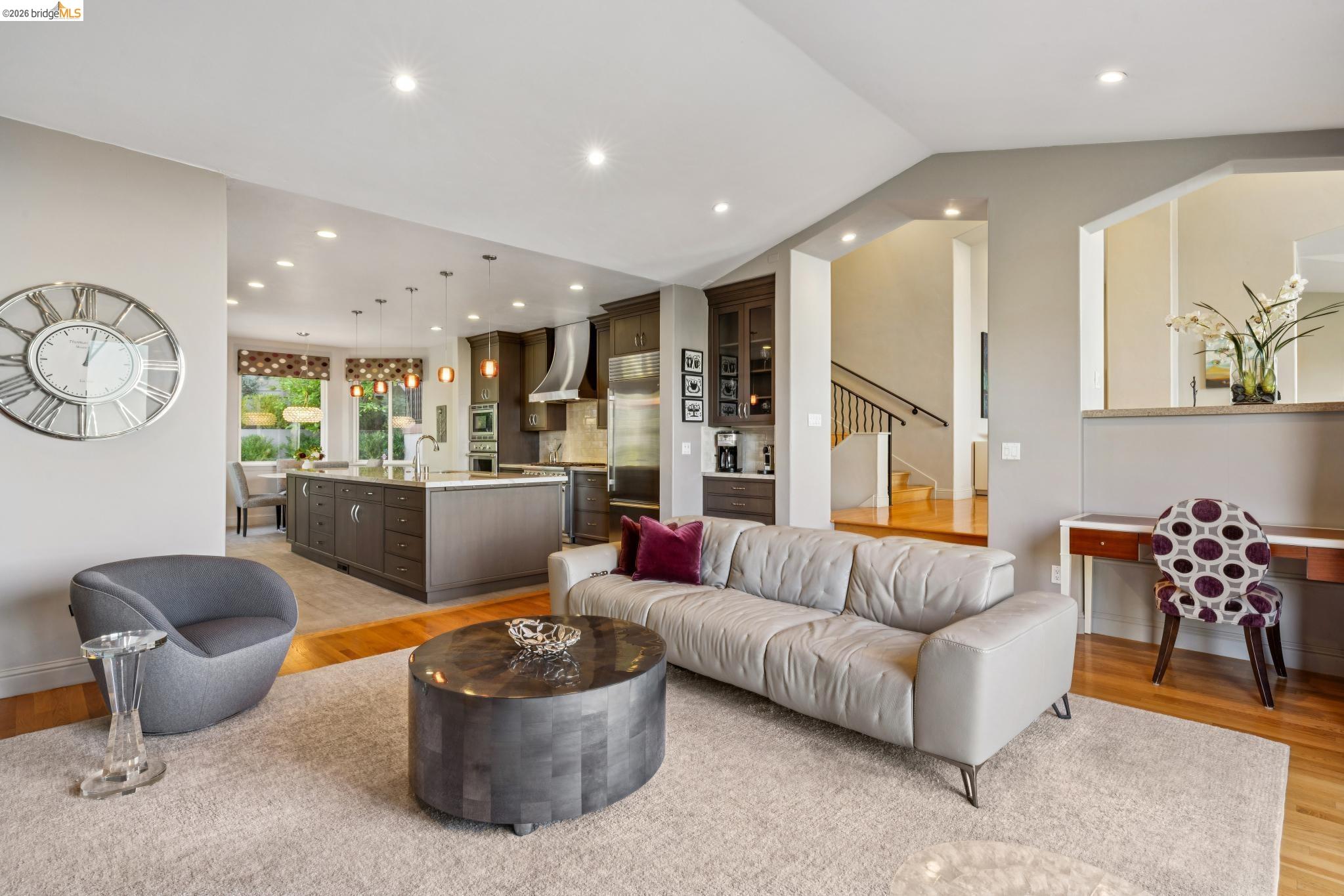 Detail Gallery Image 17 of 49 For 1426 Grand View Dr, Berkeley,  CA 94705 - 4 Beds | 4 Baths