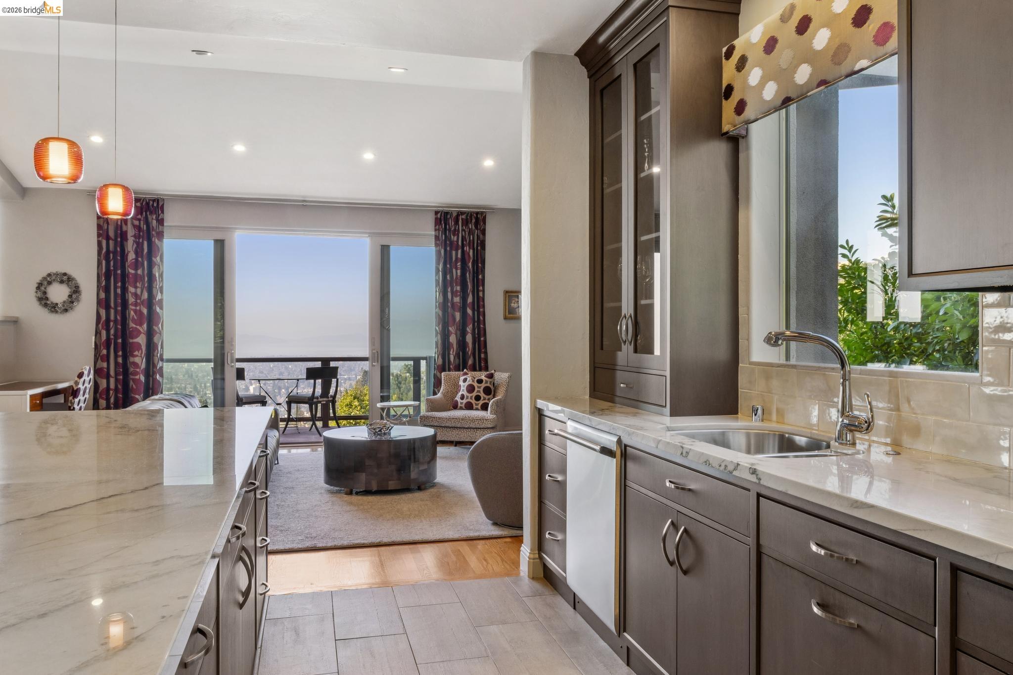 Detail Gallery Image 18 of 49 For 1426 Grand View Dr, Berkeley,  CA 94705 - 4 Beds | 4 Baths