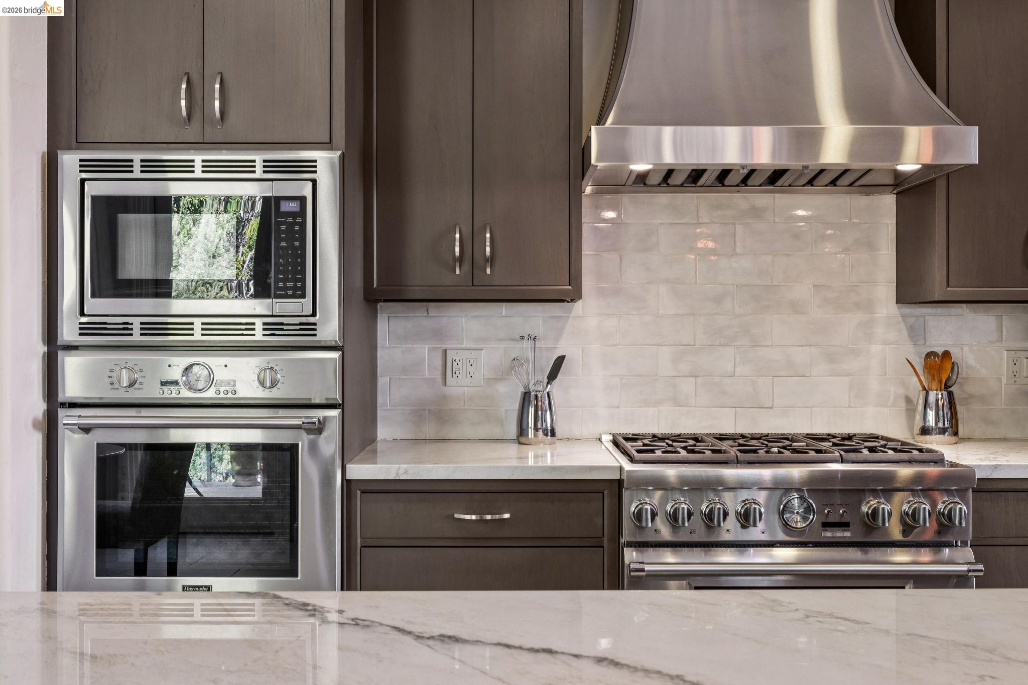 Detail Gallery Image 24 of 51 For 1426 Grand View Dr, Berkeley,  CA 94705 - 4 Beds | 4 Baths