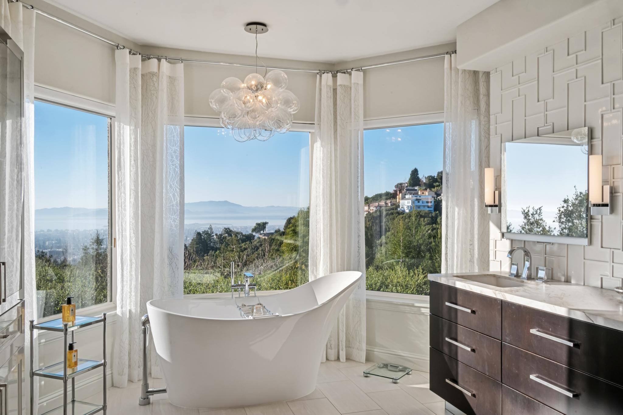 Detail Gallery Image 29 of 40 For 1426 Grand View Dr, Berkeley,  CA 94705 - 4 Beds | 4 Baths