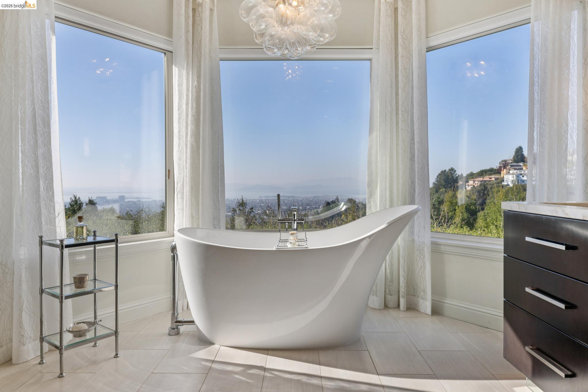 Detail Gallery Image 31 of 49 For 1426 Grand View Dr, Berkeley,  CA 94705 - 4 Beds | 4 Baths