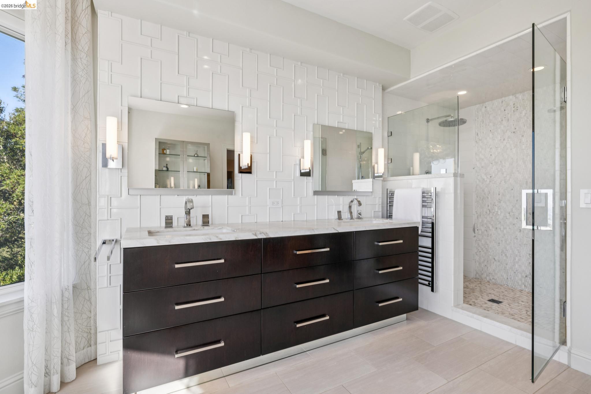 Detail Gallery Image 37 of 51 For 1426 Grand View Dr, Berkeley,  CA 94705 - 4 Beds | 4 Baths