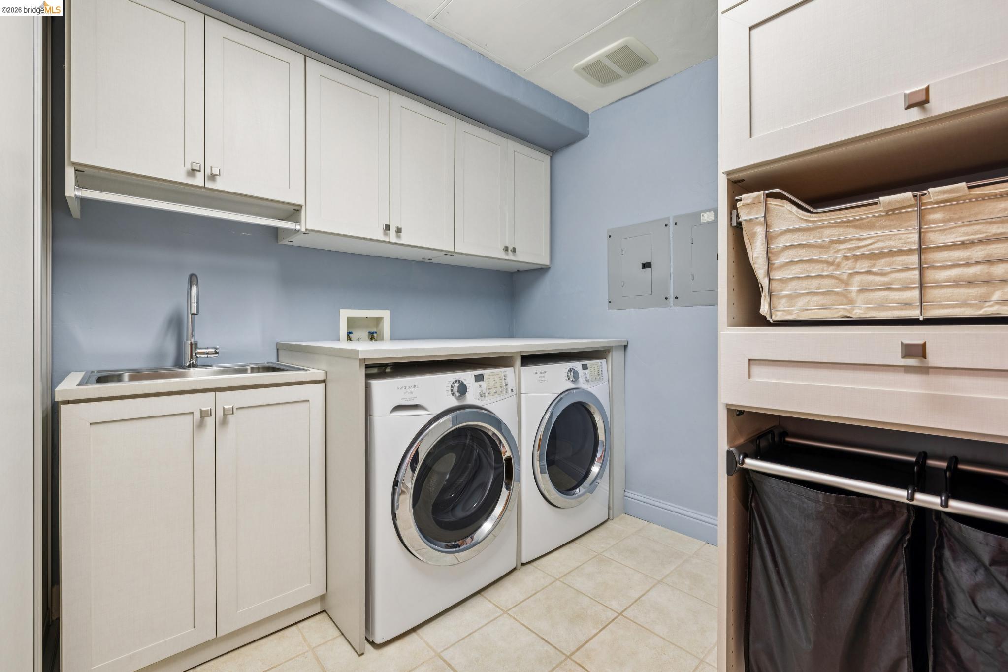 Detail Gallery Image 40 of 51 For 1426 Grand View Dr, Berkeley,  CA 94705 - 4 Beds | 4 Baths