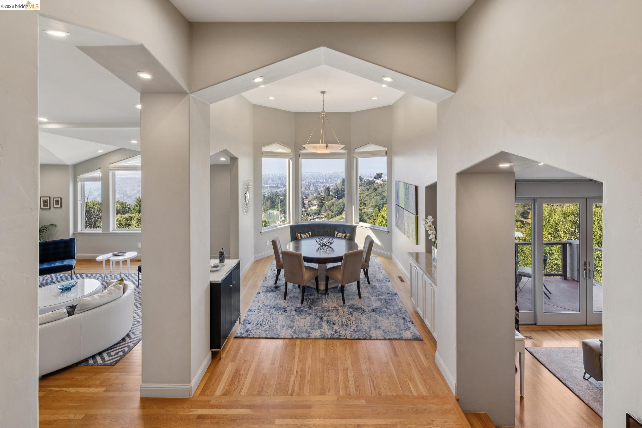 Detail Gallery Image 5 of 49 For 1426 Grand View Dr, Berkeley,  CA 94705 - 4 Beds | 4 Baths