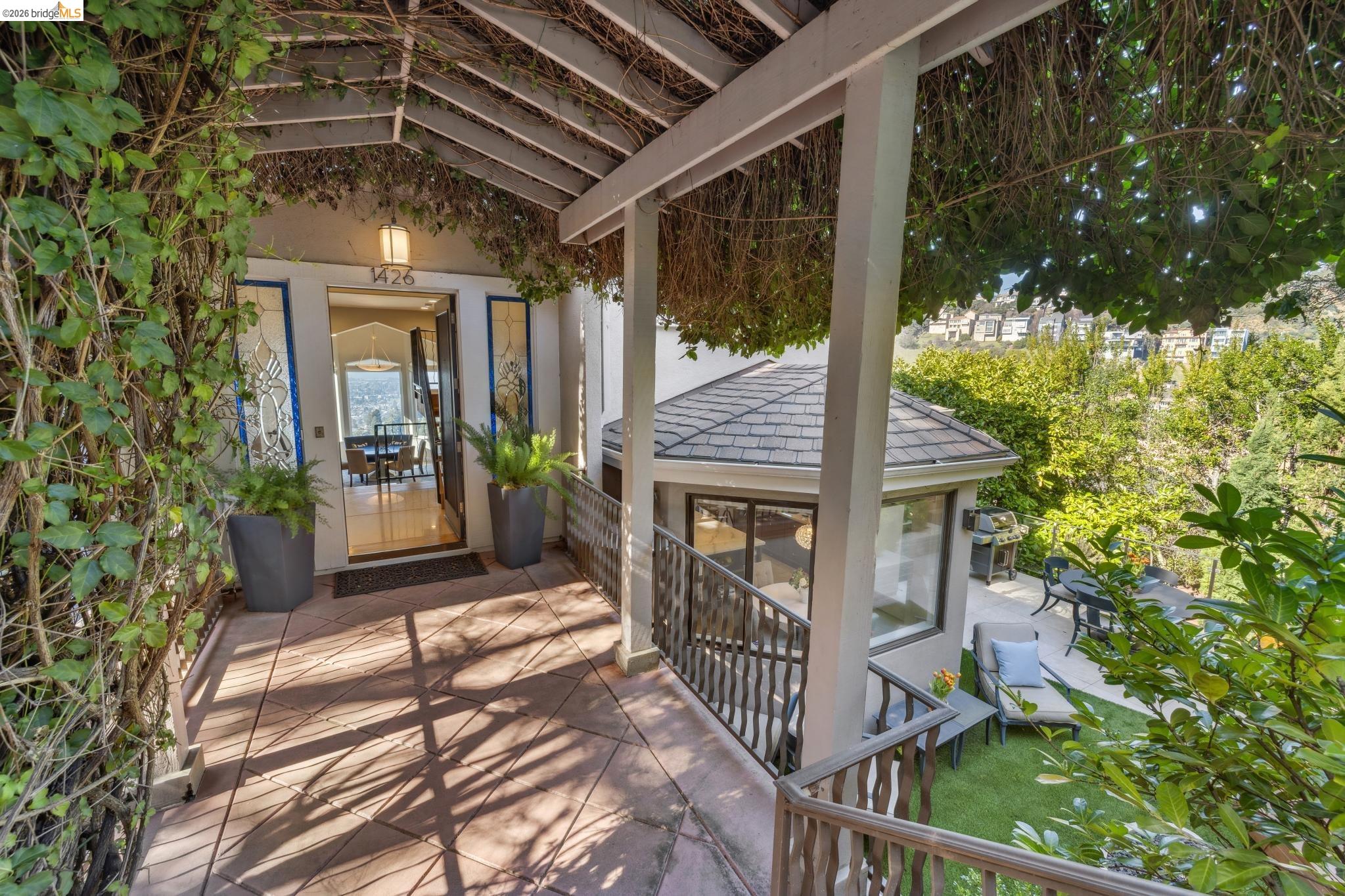 Detail Gallery Image 5 of 51 For 1426 Grand View Dr, Berkeley,  CA 94705 - 4 Beds | 4 Baths