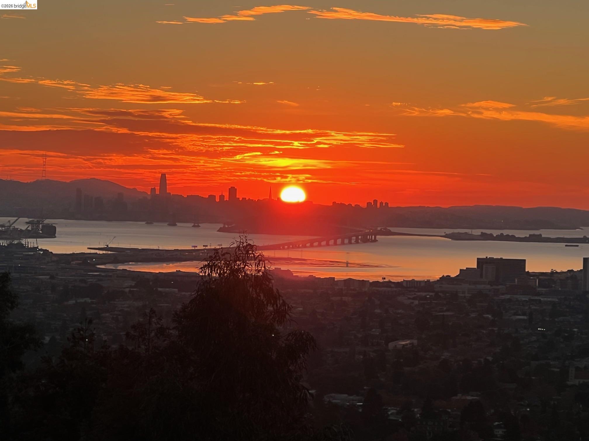 Detail Gallery Image 48 of 51 For 1426 Grand View Dr, Berkeley,  CA 94705 - 4 Beds | 4 Baths