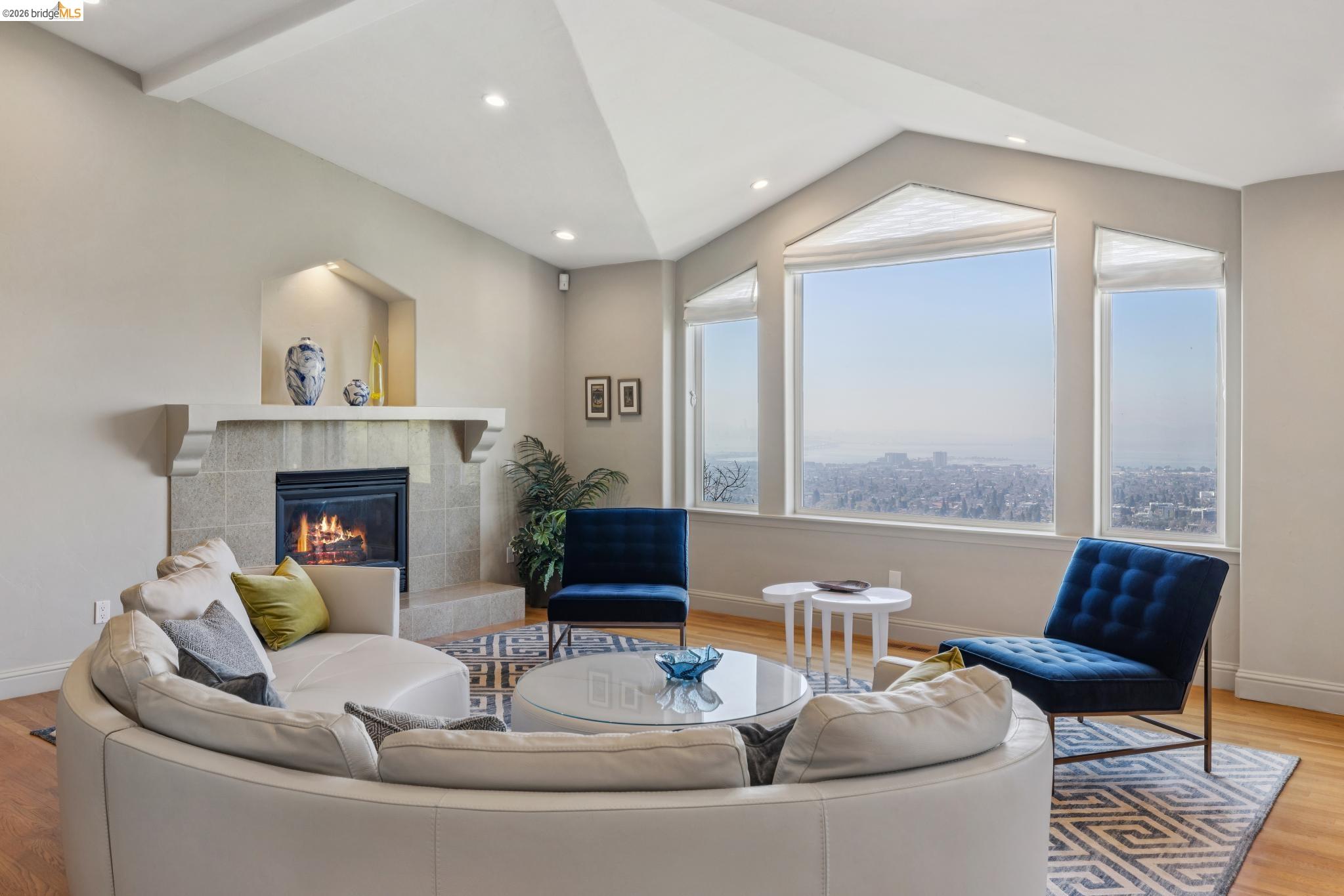 Detail Gallery Image 9 of 49 For 1426 Grand View Dr, Berkeley,  CA 94705 - 4 Beds | 4 Baths