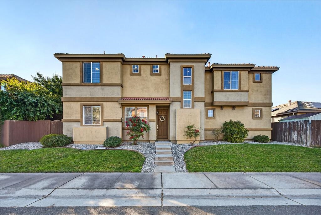Detail Gallery Image 2 of 60 For 390 Caravaggio Cir, Sacramento,  CA 95835 - 3 Beds | 2/1 Baths