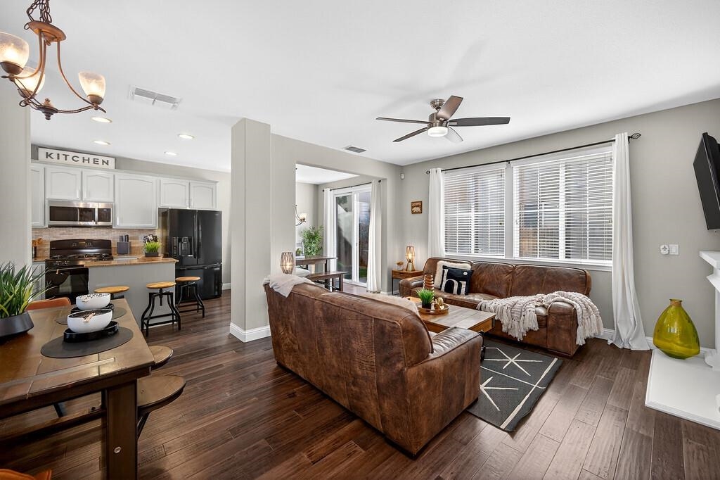 Detail Gallery Image 11 of 60 For 390 Caravaggio Cir, Sacramento,  CA 95835 - 3 Beds | 2/1 Baths