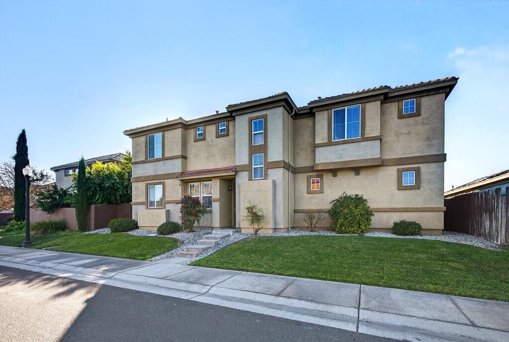 Detail Gallery Image 3 of 60 For 390 Caravaggio Cir, Sacramento,  CA 95835 - 3 Beds | 2/1 Baths