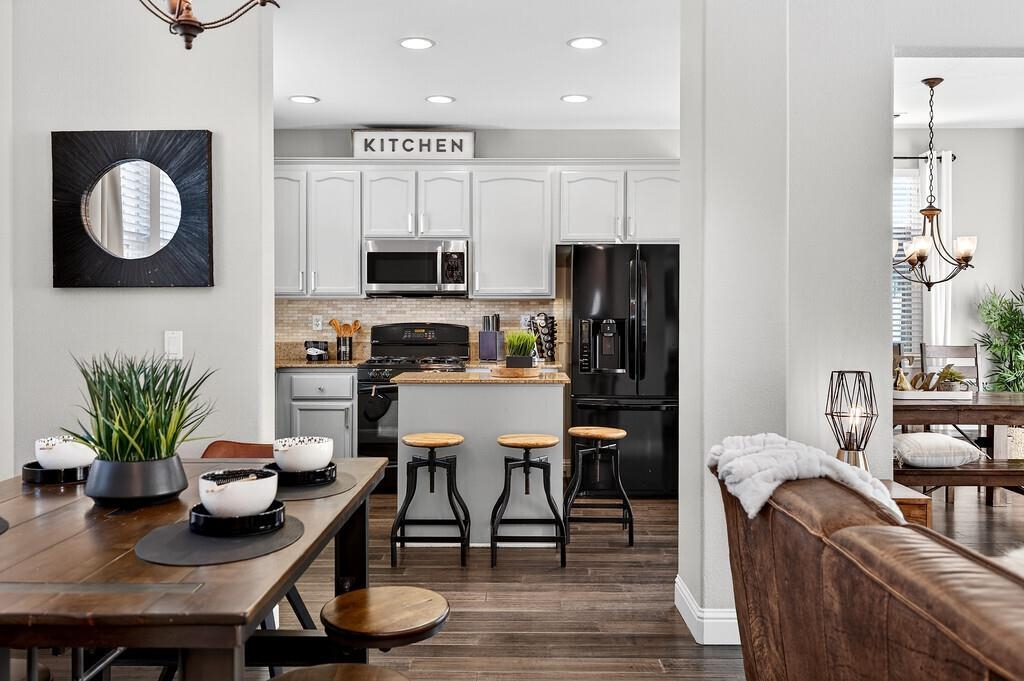 Detail Gallery Image 8 of 60 For 390 Caravaggio Cir, Sacramento,  CA 95835 - 3 Beds | 2/1 Baths