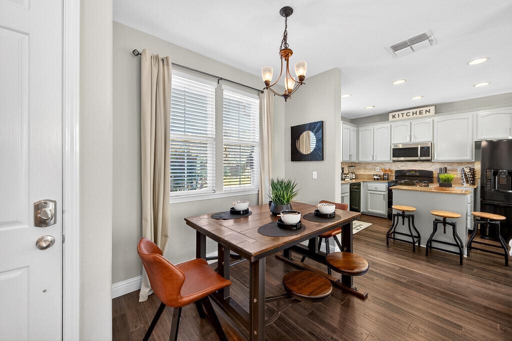 Detail Gallery Image 10 of 60 For 390 Caravaggio Cir, Sacramento,  CA 95835 - 3 Beds | 2/1 Baths