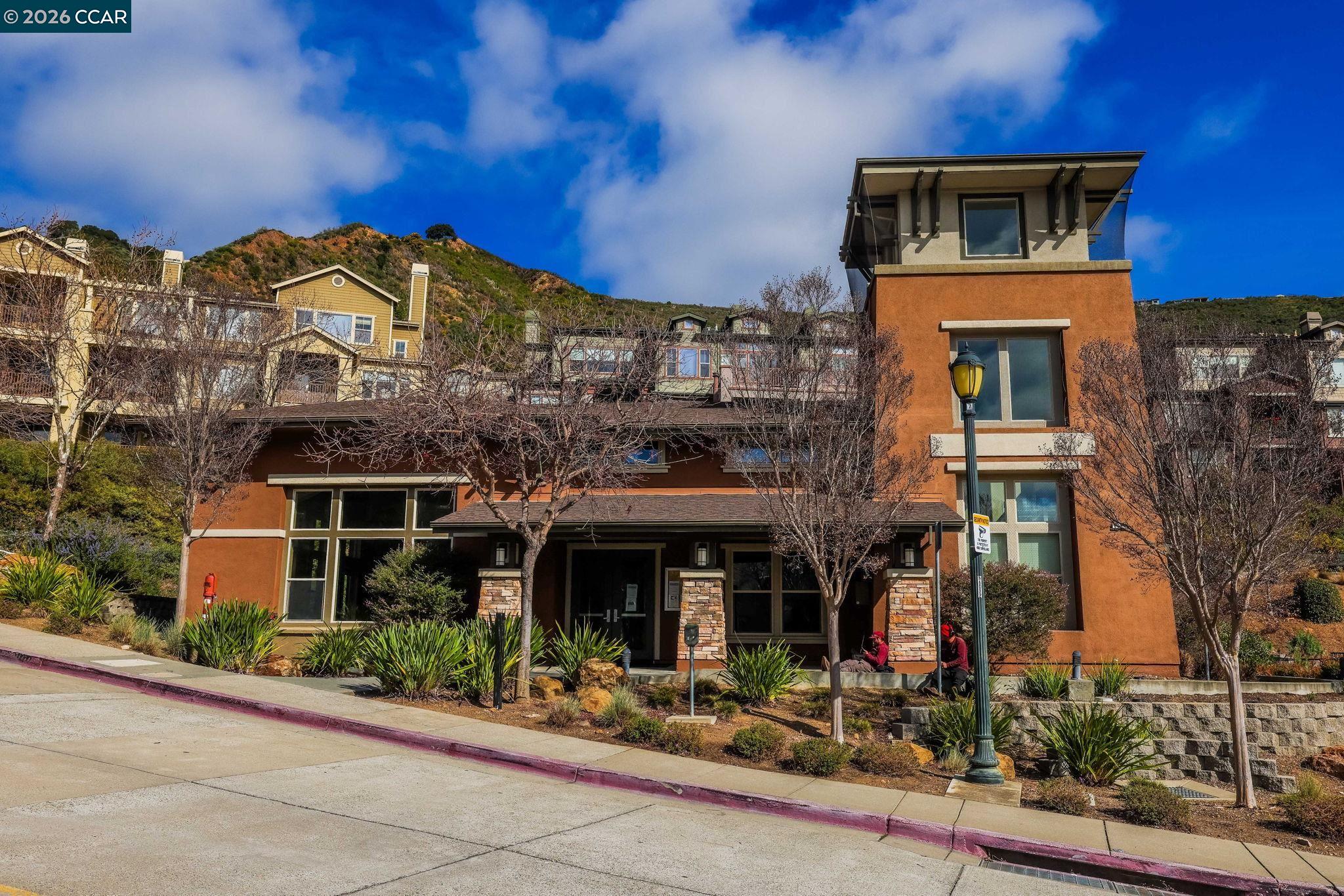 Detail Gallery Image 30 of 34 For 6415 Blue Rock Ct, Oakland,  CA 94605 - 3 Beds | 2/1 Baths