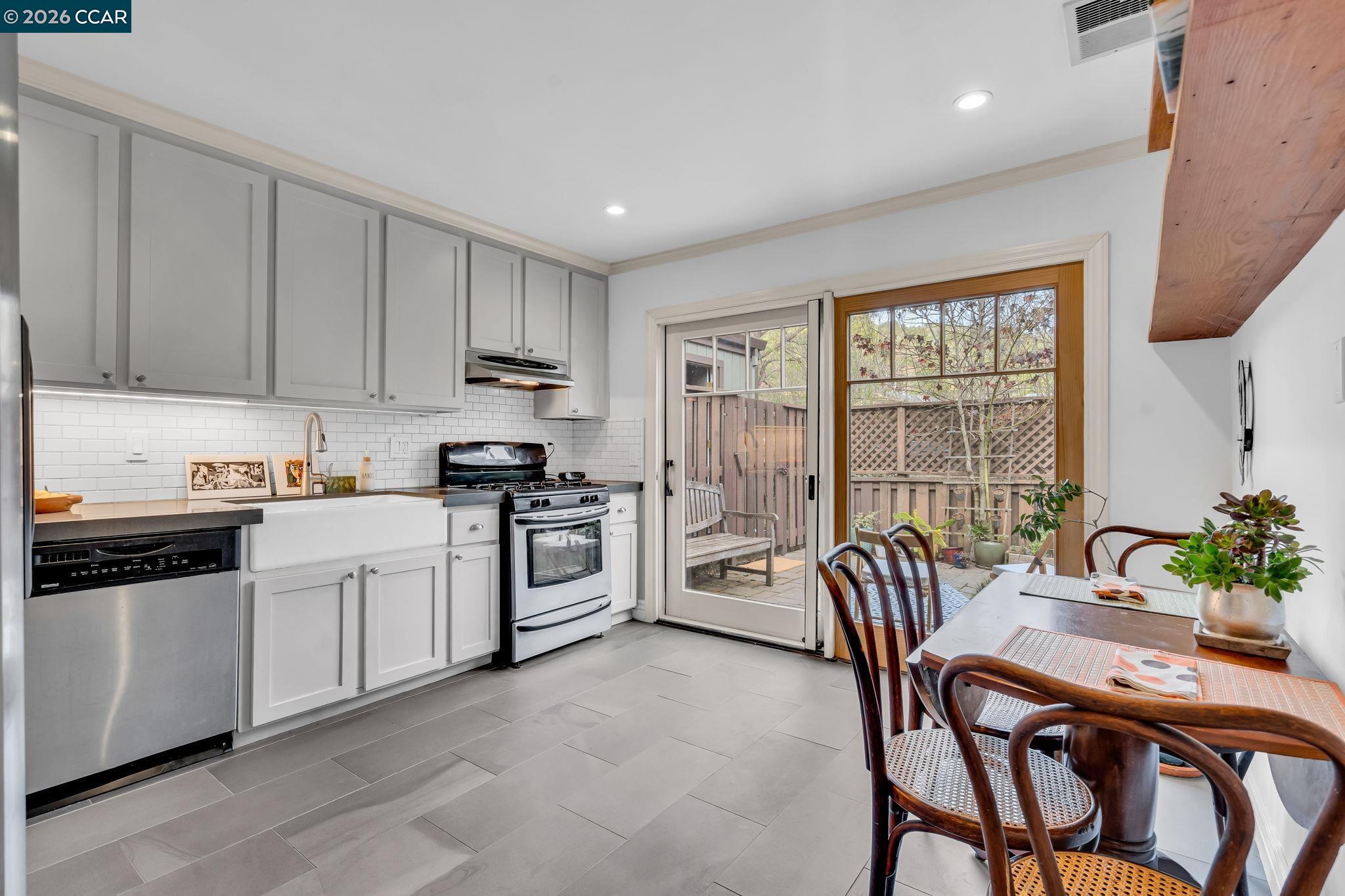 Detail Gallery Image 9 of 28 For 338 Olema Rd, Fairfax,  CA 94930 - 2 Beds | 1 Baths