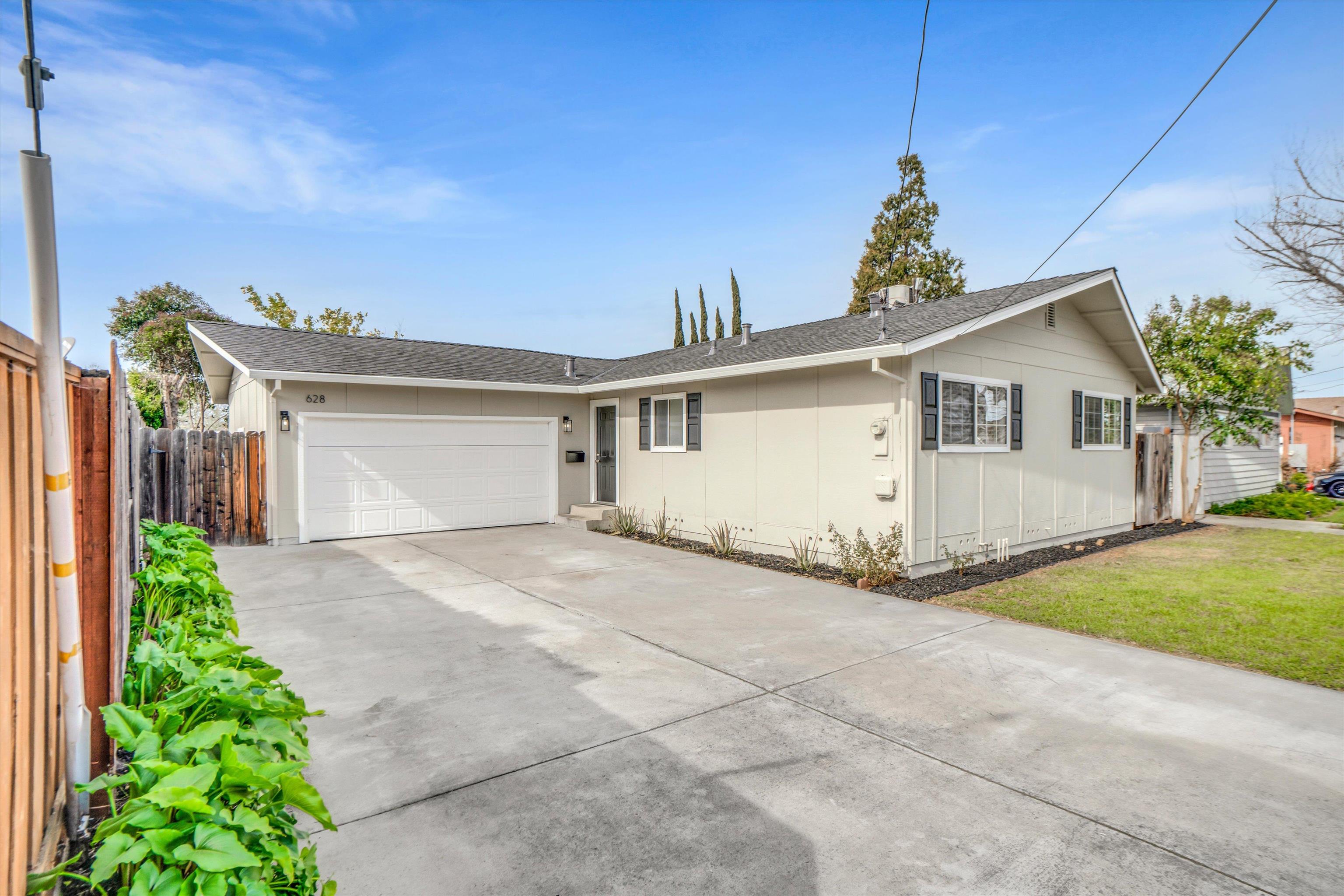 Detail Gallery Image 2 of 33 For 628 Nightingale St, Livermore,  CA 94551 - 4 Beds | 2 Baths