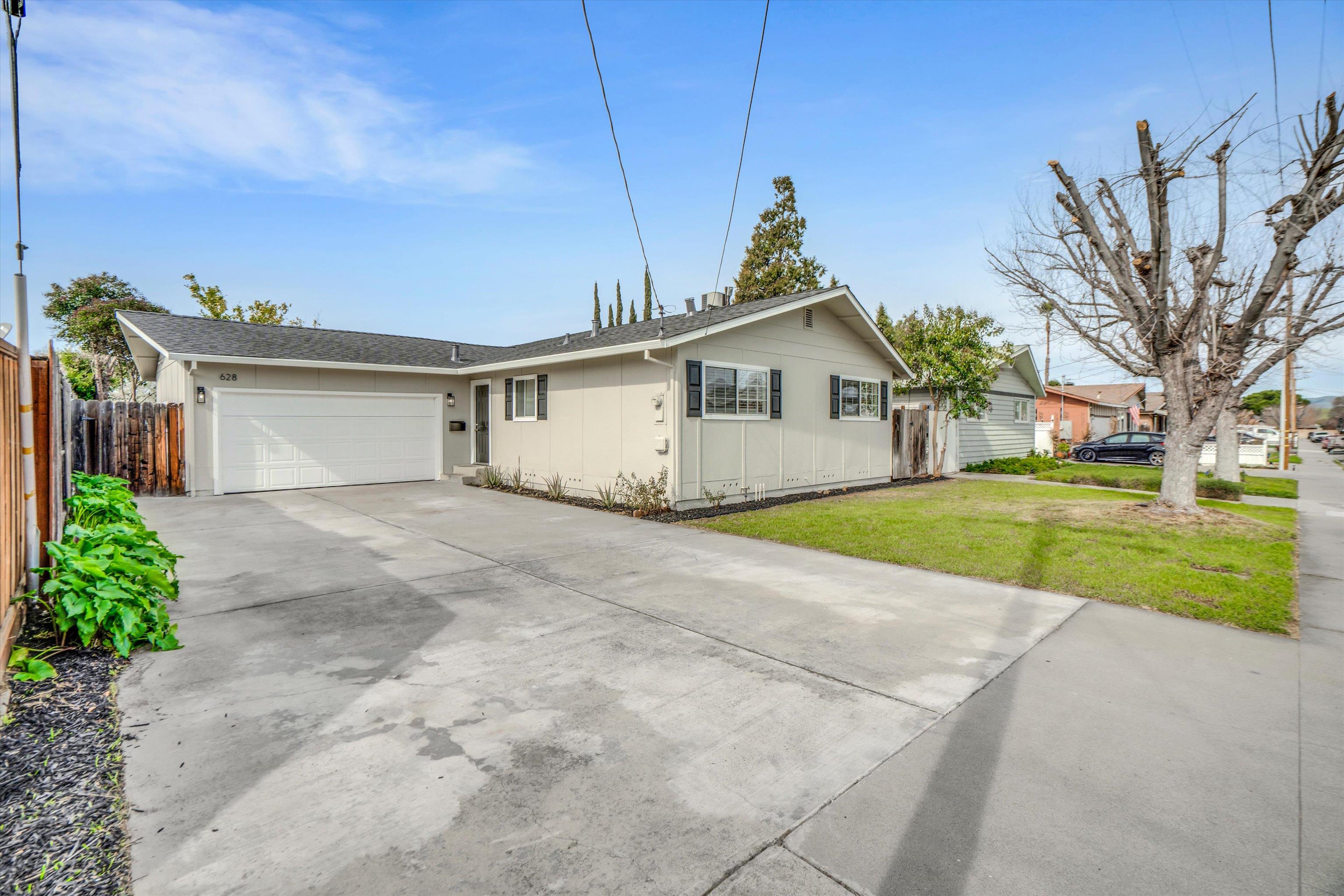 Detail Gallery Image 4 of 33 For 628 Nightingale St, Livermore,  CA 94551 - 4 Beds | 2 Baths