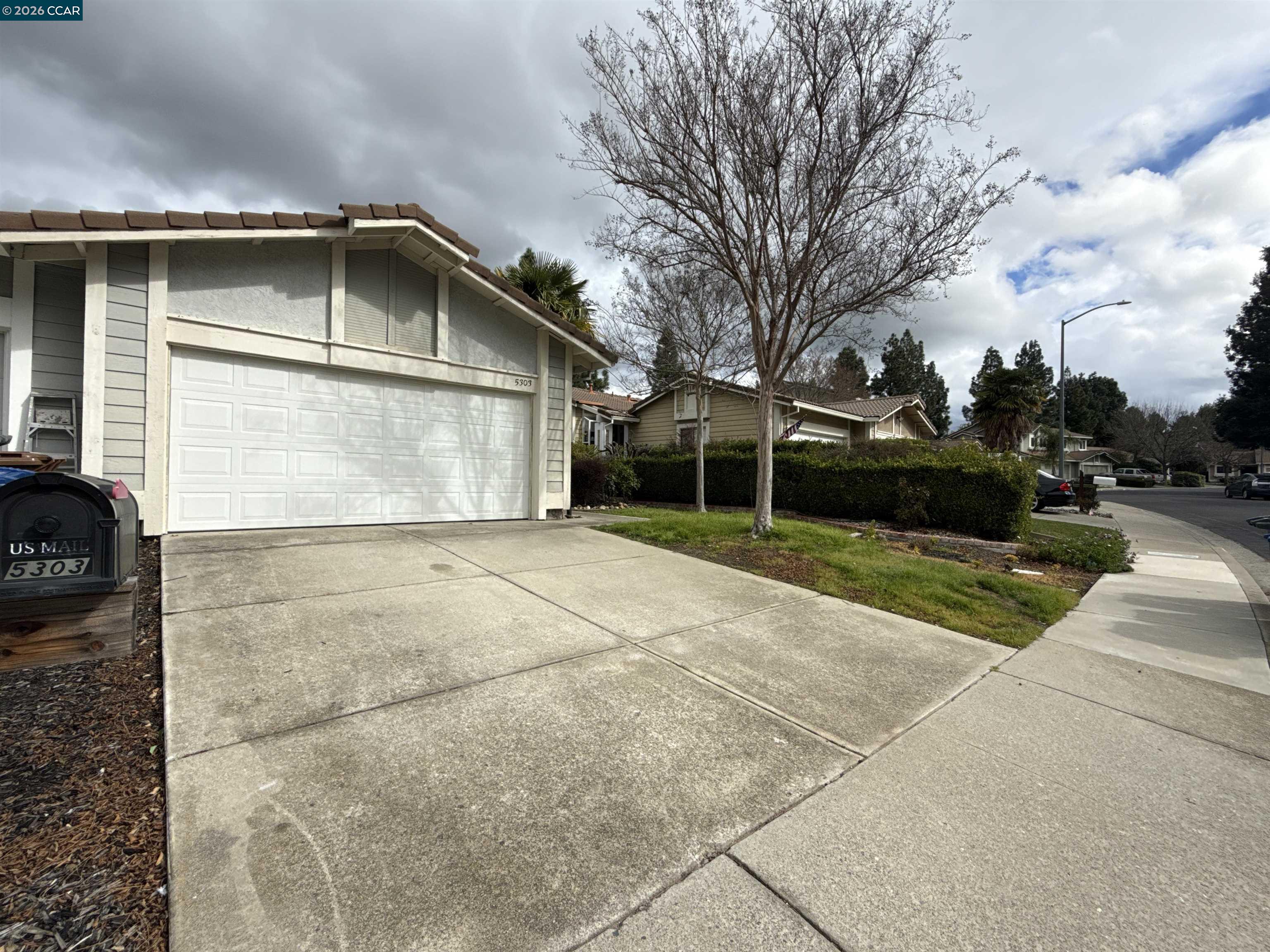 Detail Gallery Image 2 of 19 For 5303 Grasswood Cir, Concord,  CA 94521 - 2 Beds | 2 Baths