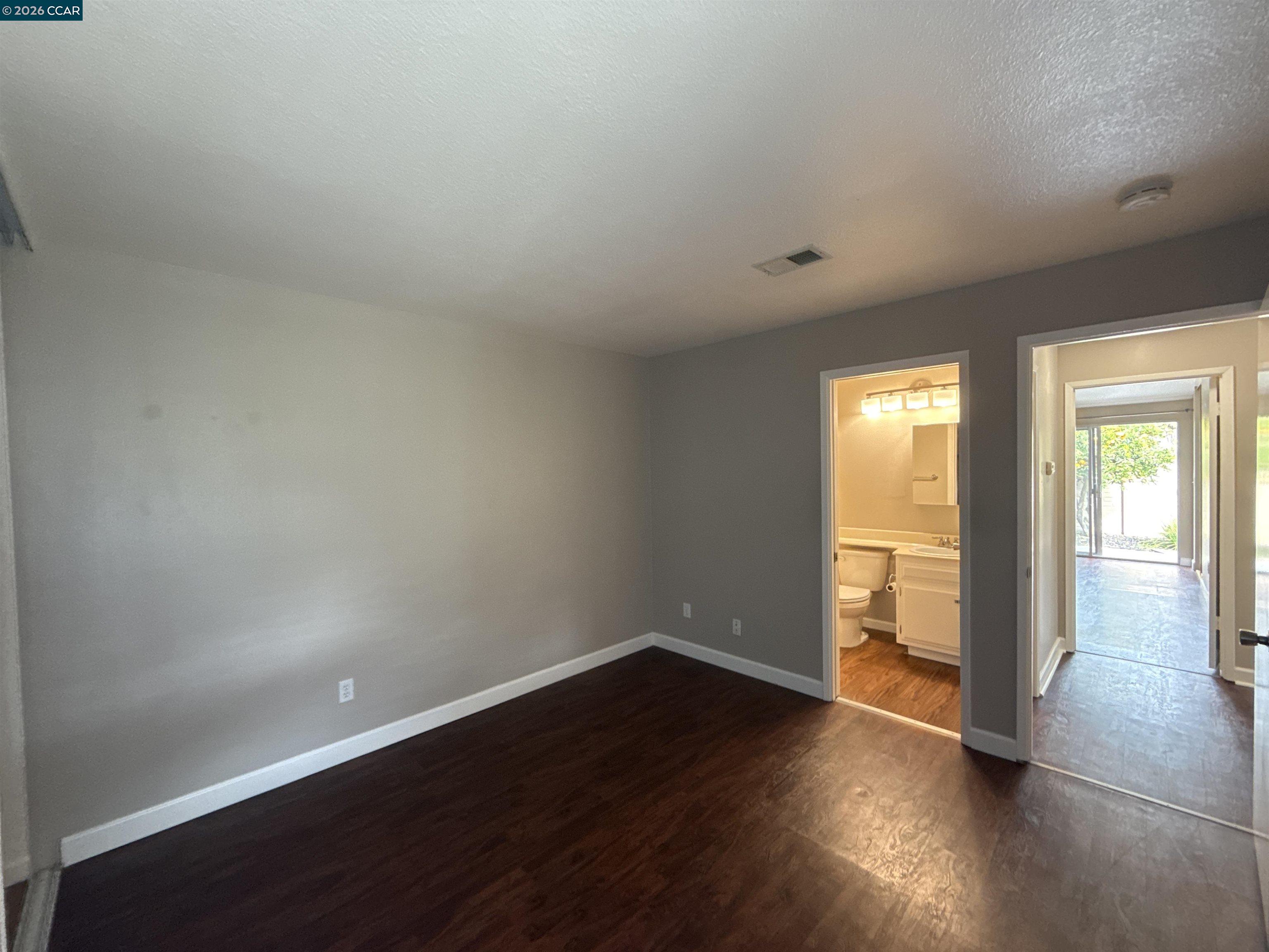 Detail Gallery Image 13 of 19 For 5303 Grasswood Cir, Concord,  CA 94521 - 2 Beds | 2 Baths