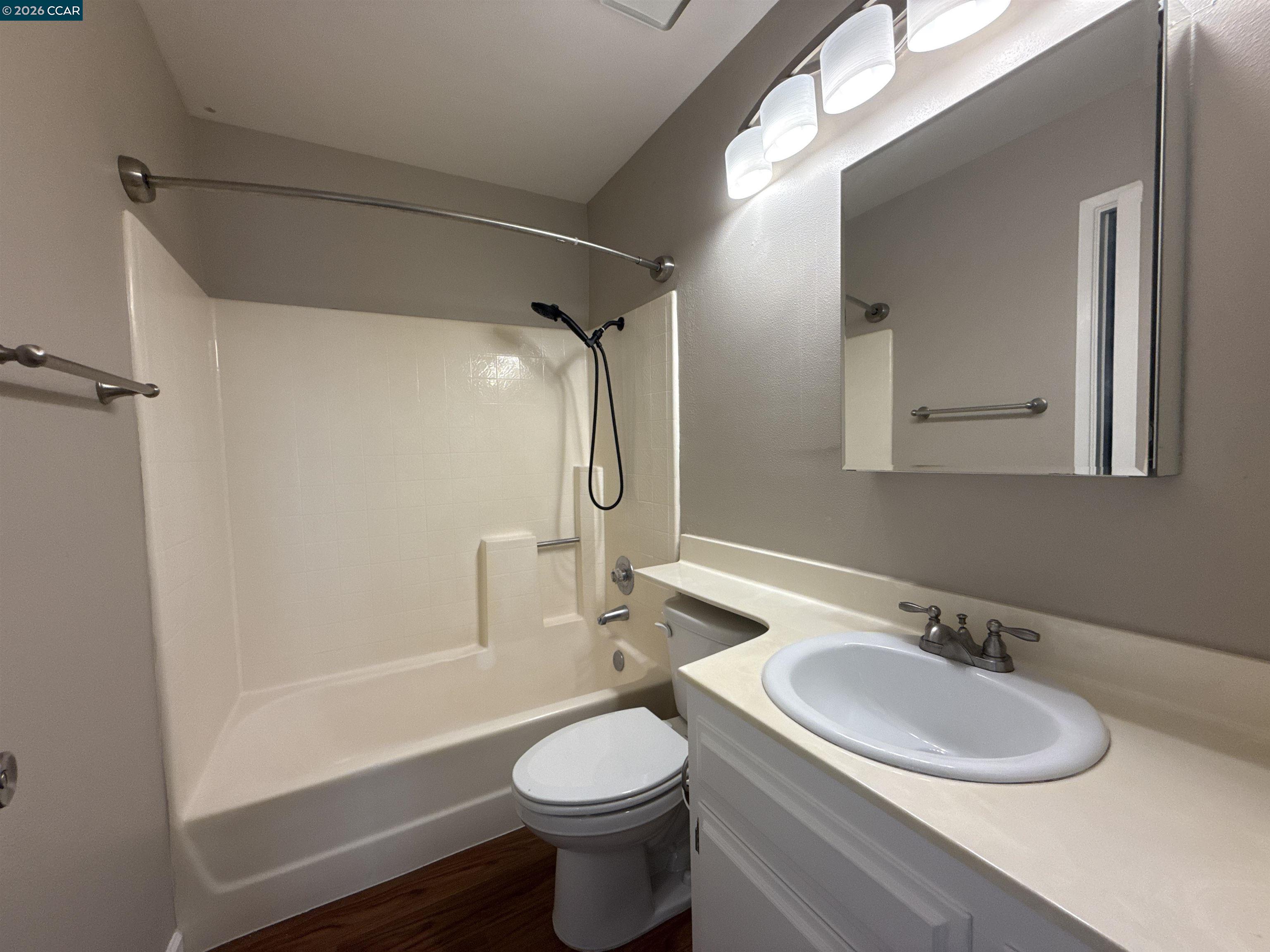 Detail Gallery Image 14 of 19 For 5303 Grasswood Cir, Concord,  CA 94521 - 2 Beds | 2 Baths