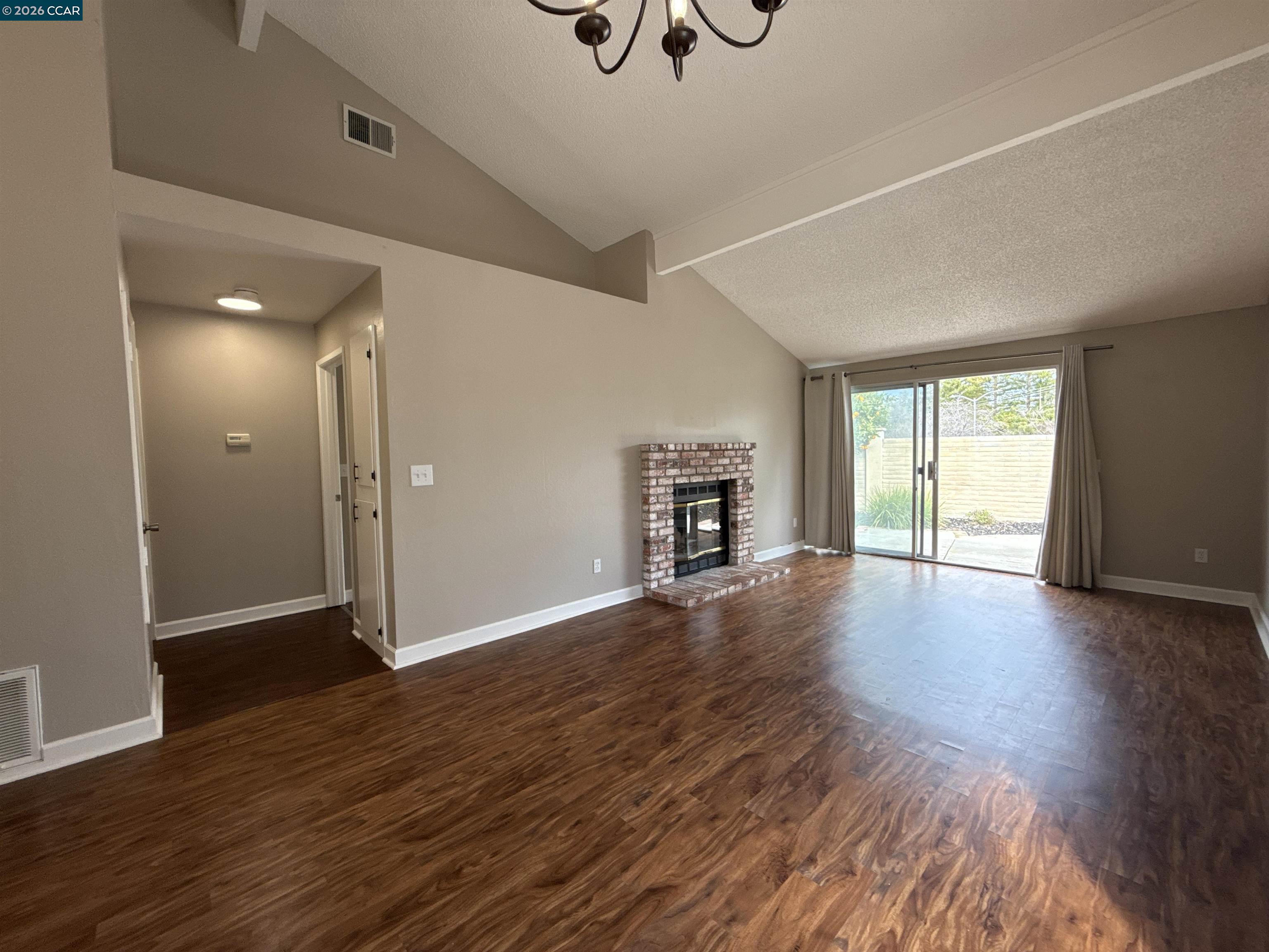 Detail Gallery Image 5 of 19 For 5303 Grasswood Cir, Concord,  CA 94521 - 2 Beds | 2 Baths