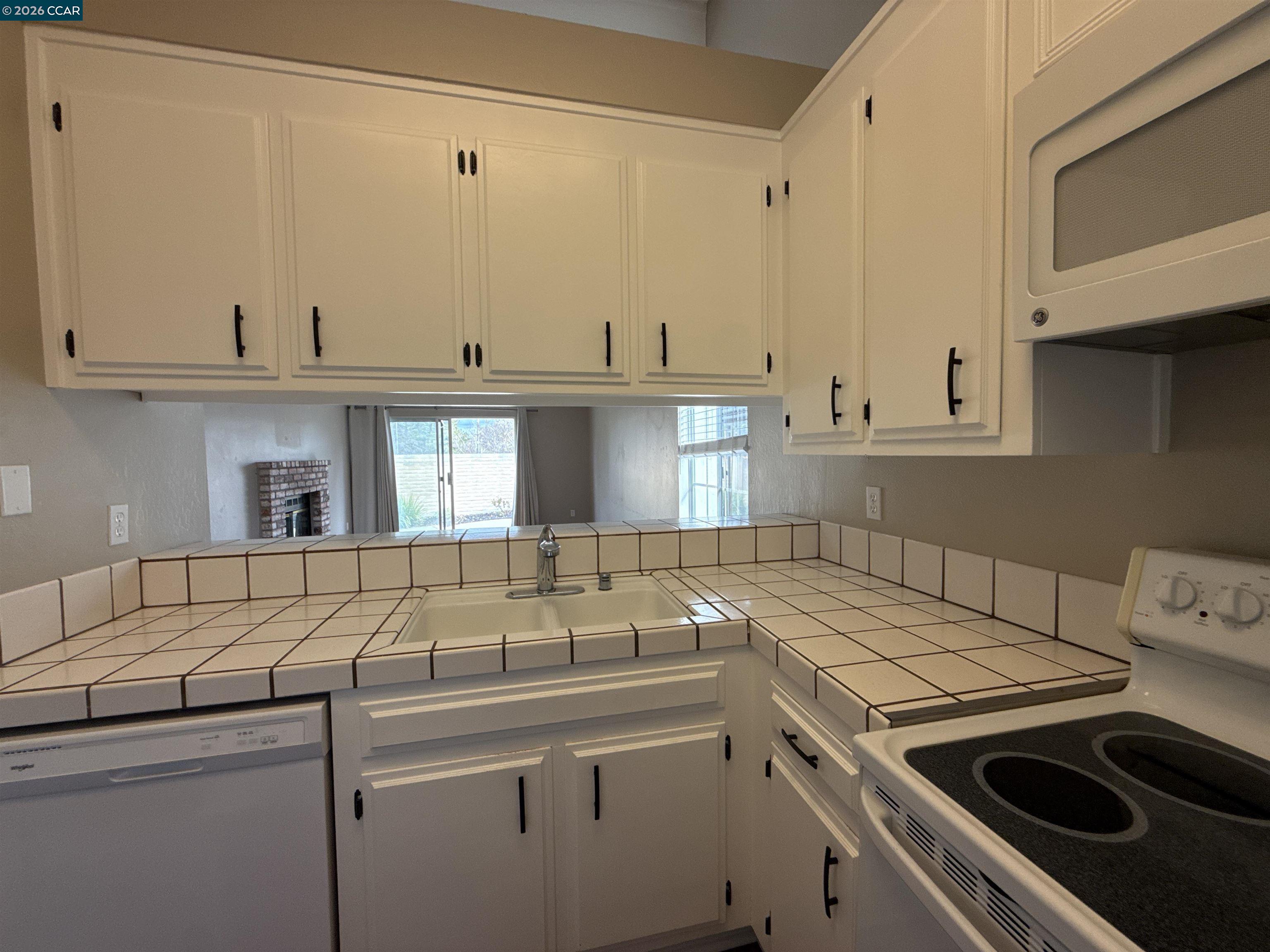 Detail Gallery Image 8 of 19 For 5303 Grasswood Cir, Concord,  CA 94521 - 2 Beds | 2 Baths