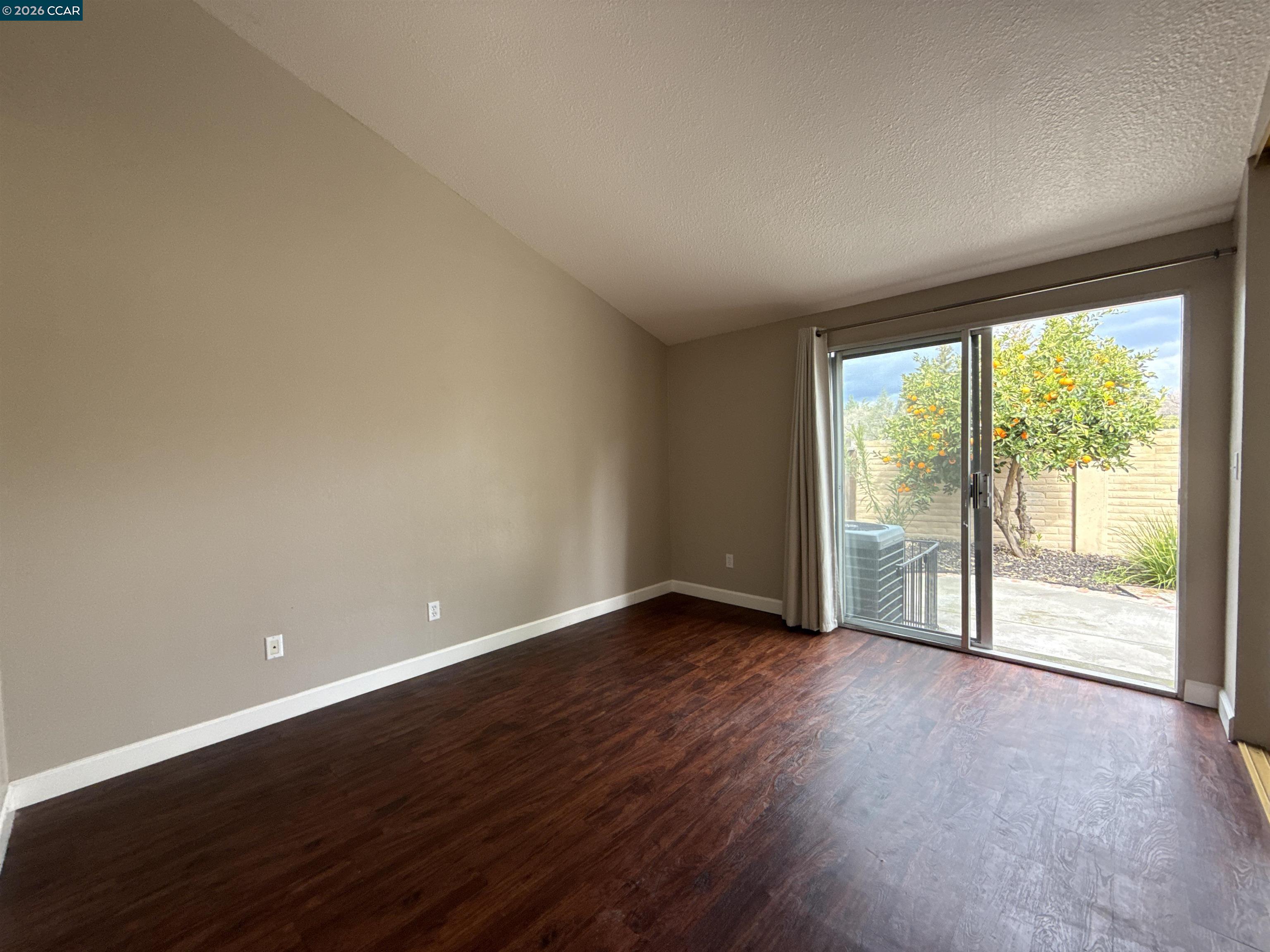 Detail Gallery Image 9 of 19 For 5303 Grasswood Cir, Concord,  CA 94521 - 2 Beds | 2 Baths