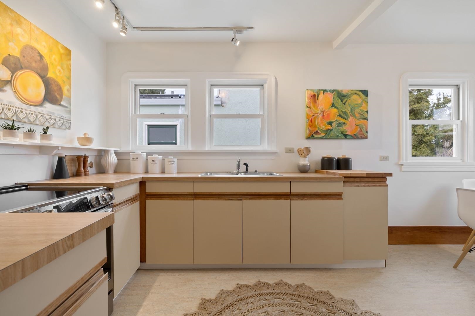 Detail Gallery Image 9 of 24 For 2123 Oregon St, Berkeley,  CA 94705 - 3 Beds | 1/1 Baths