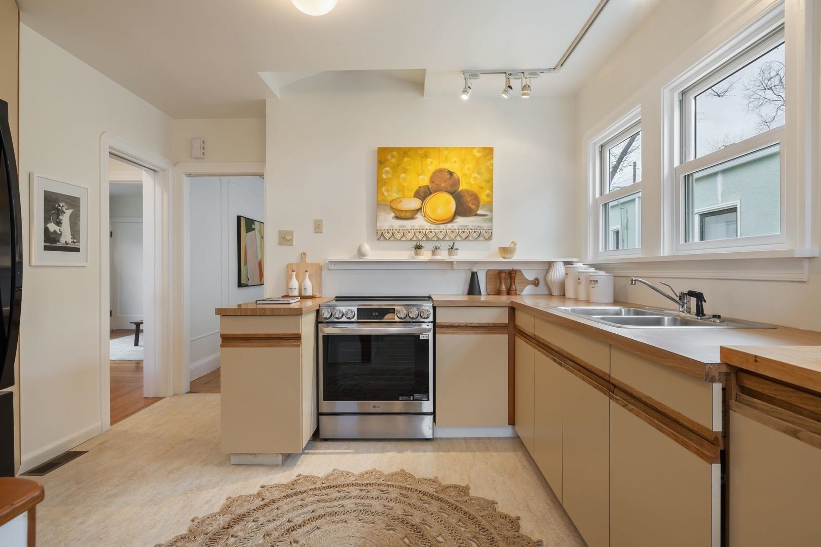 Detail Gallery Image 10 of 24 For 2123 Oregon St, Berkeley,  CA 94705 - 3 Beds | 1/1 Baths