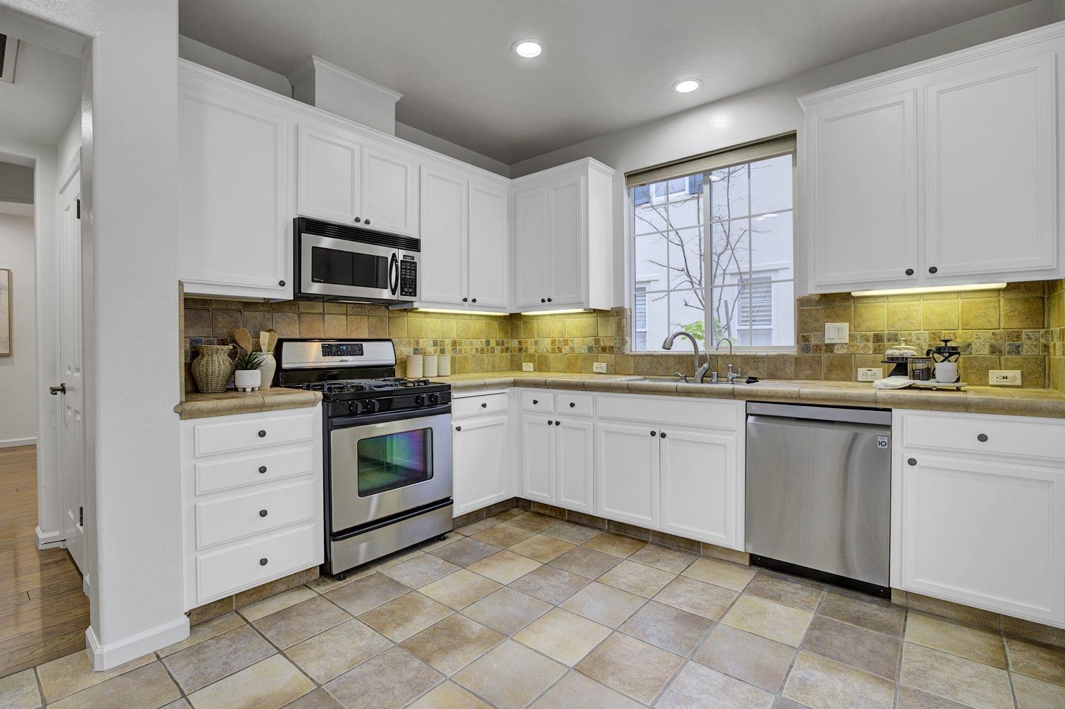 Detail Gallery Image 11 of 54 For 9827 Belladonna Dr, San Ramon,  CA 94582 - 3 Beds | 2/1 Baths