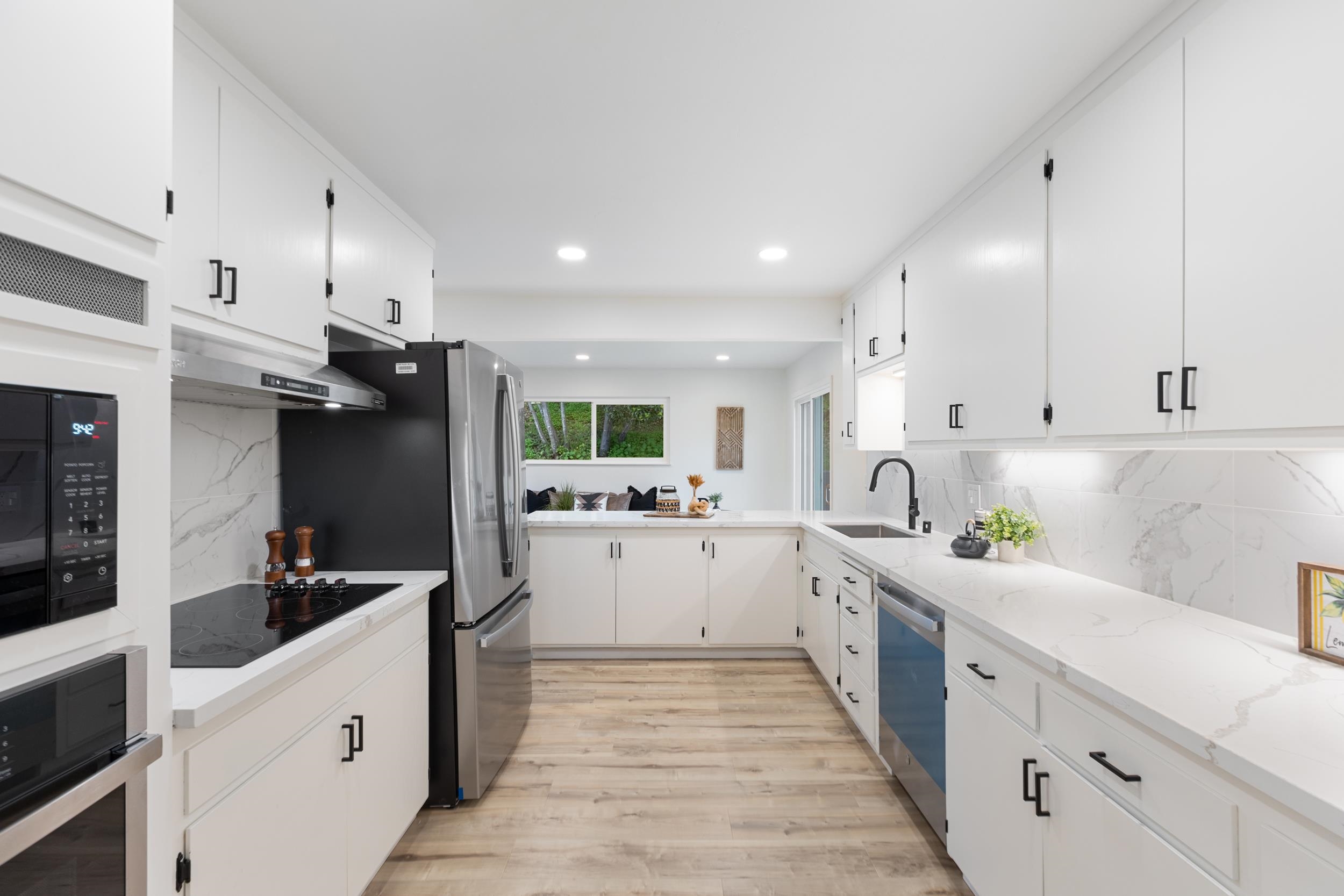 Detail Gallery Image 16 of 41 For 4072 Oak Hill Rd, Oakland,  CA 94605 - 3 Beds | 2 Baths