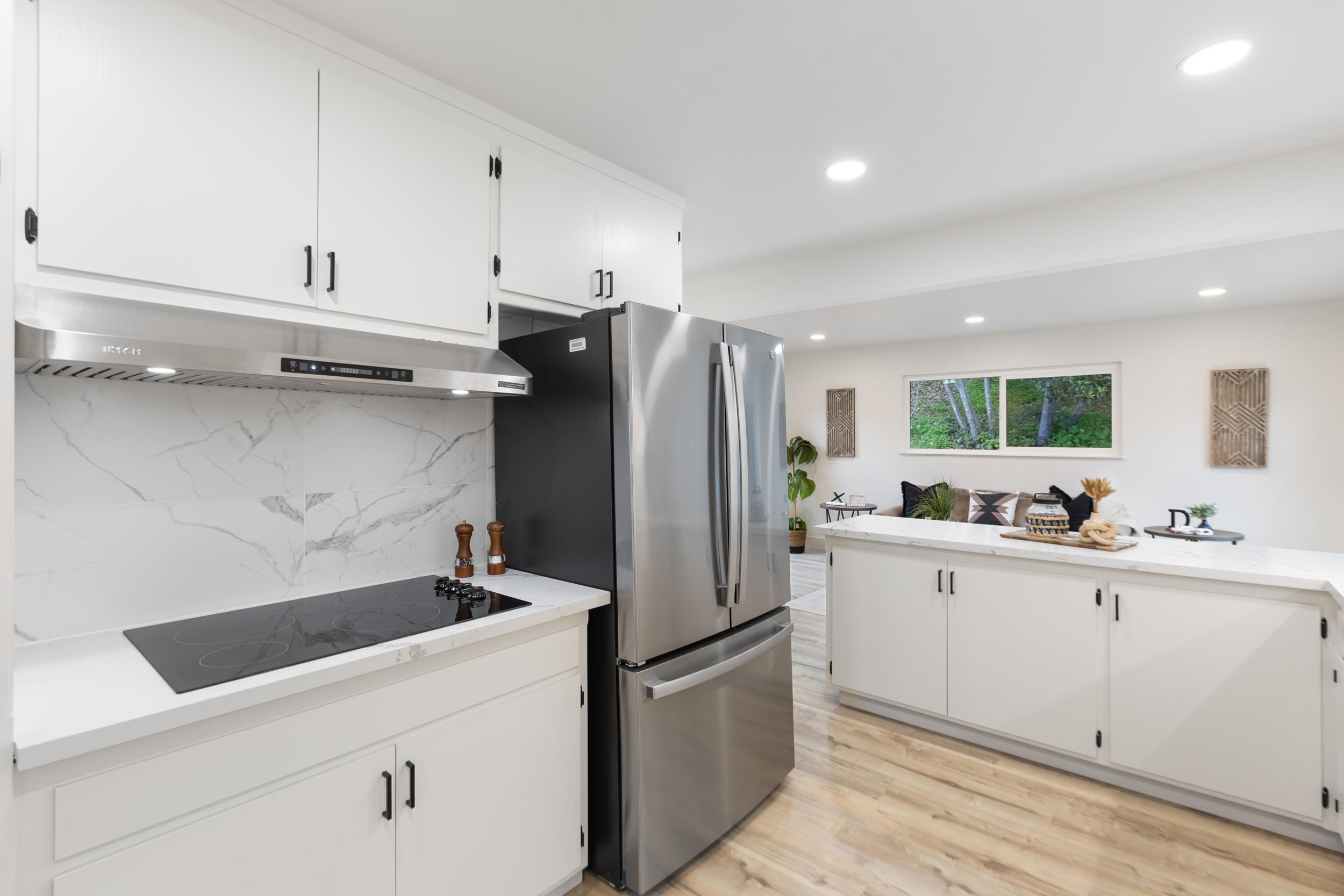 Detail Gallery Image 17 of 41 For 4072 Oak Hill Rd, Oakland,  CA 94605 - 3 Beds | 2 Baths