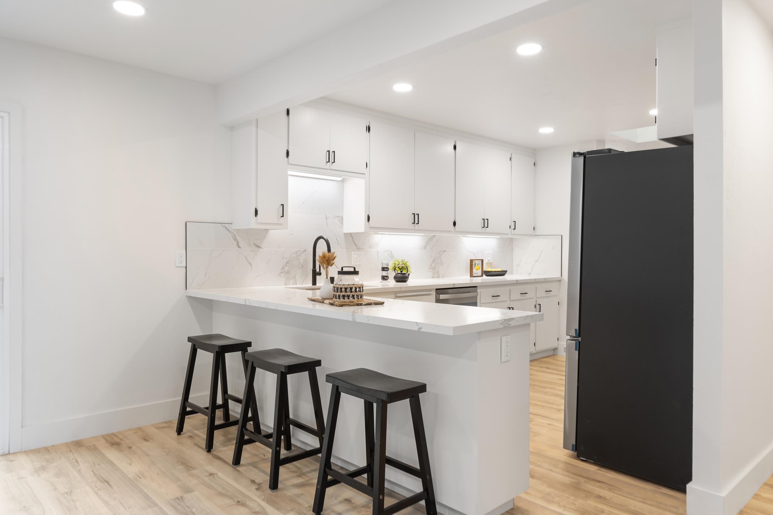 Detail Gallery Image 19 of 41 For 4072 Oak Hill Rd, Oakland,  CA 94605 - 3 Beds | 2 Baths