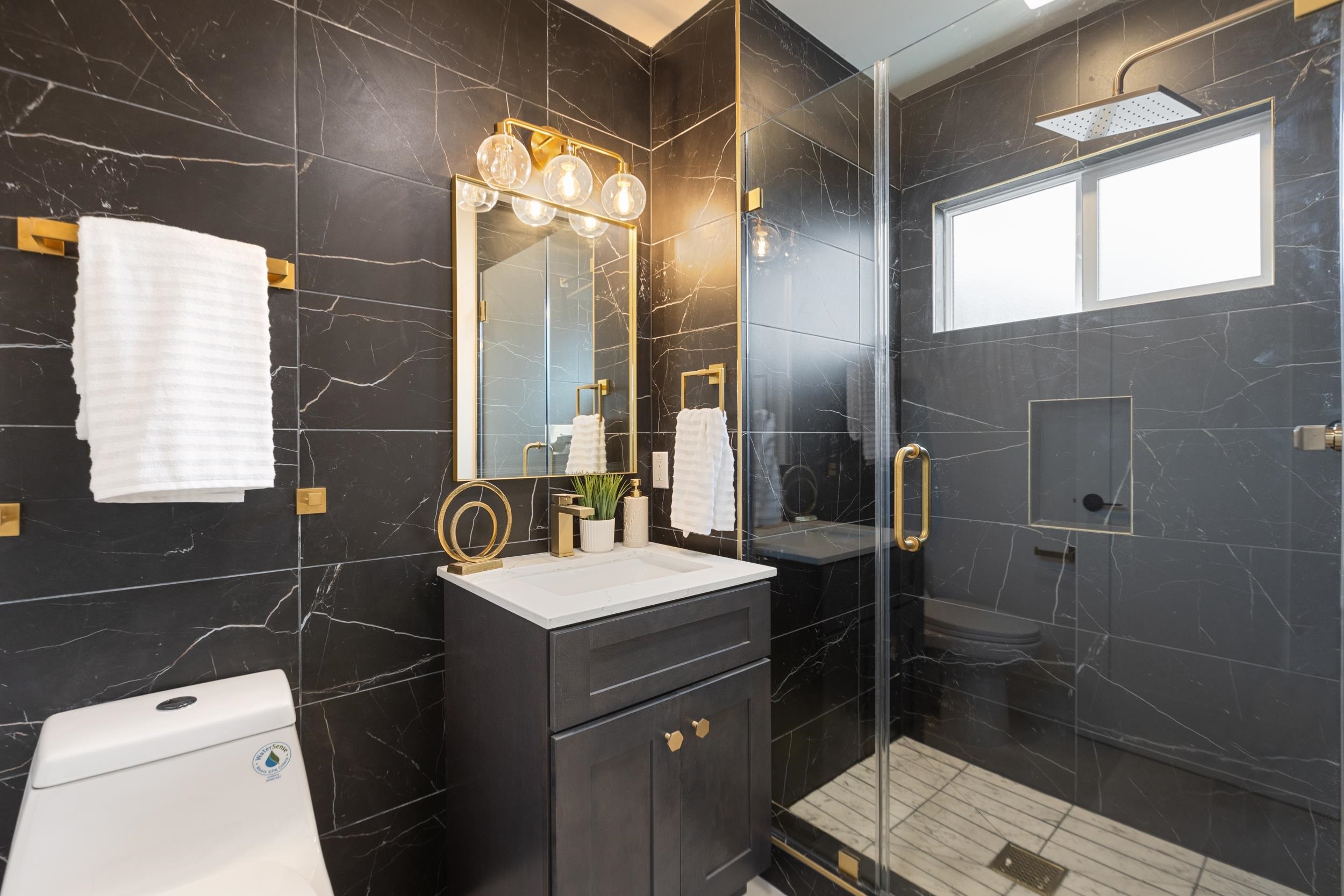 Detail Gallery Image 28 of 41 For 4072 Oak Hill Rd, Oakland,  CA 94605 - 3 Beds | 2 Baths