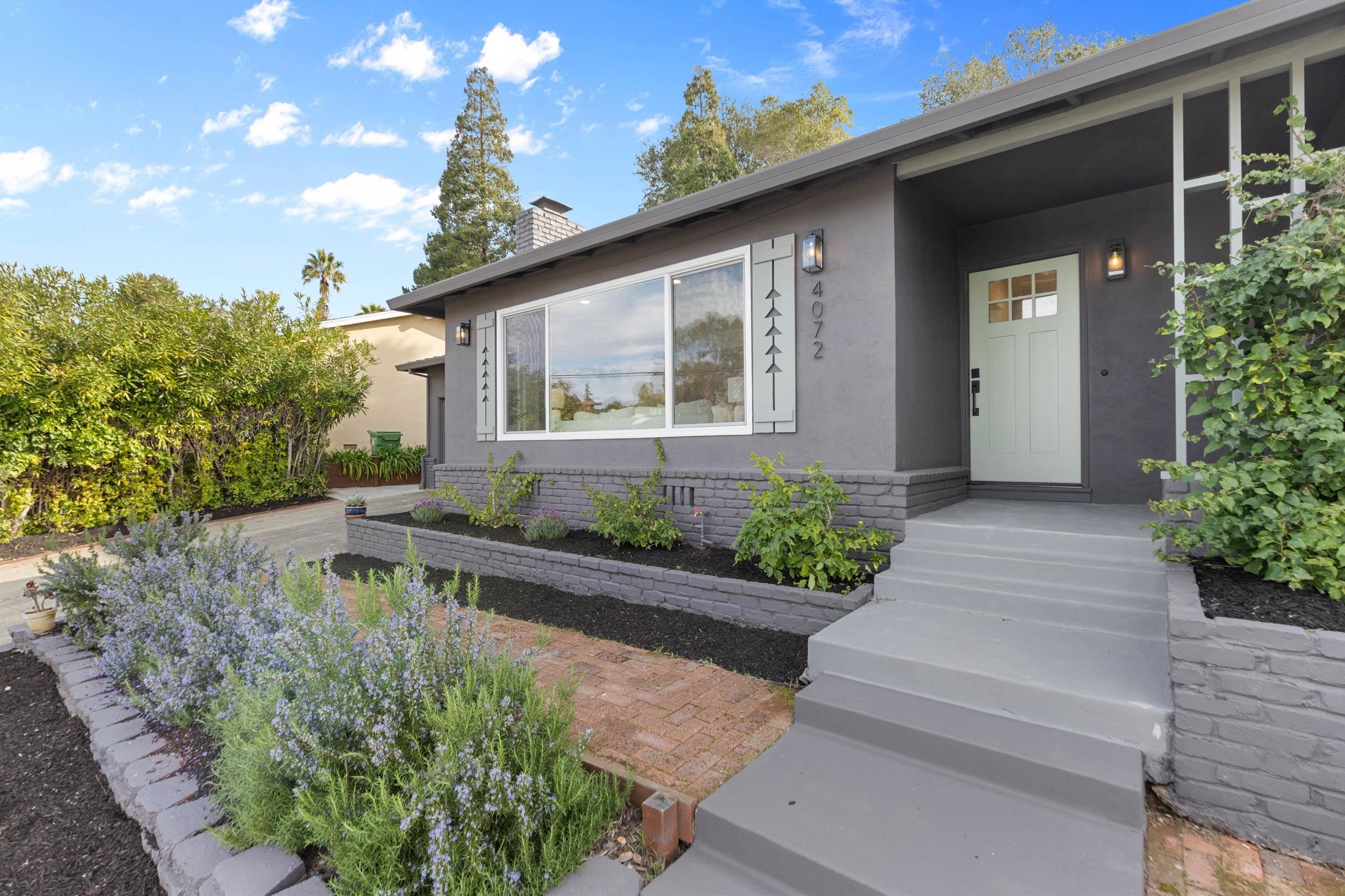 Detail Gallery Image 4 of 41 For 4072 Oak Hill Rd, Oakland,  CA 94605 - 3 Beds | 2 Baths