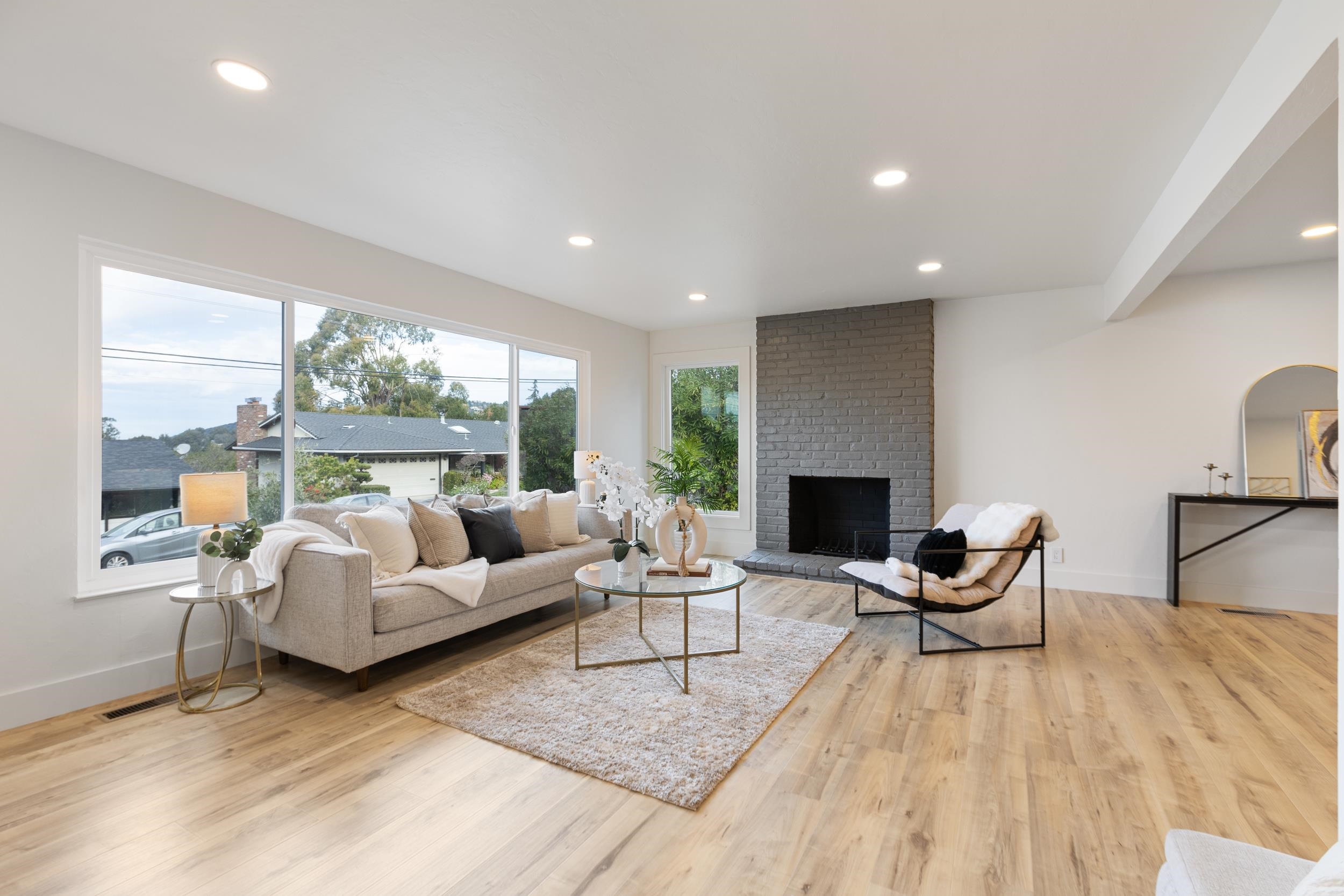 Detail Gallery Image 7 of 41 For 4072 Oak Hill Rd, Oakland,  CA 94605 - 3 Beds | 2 Baths