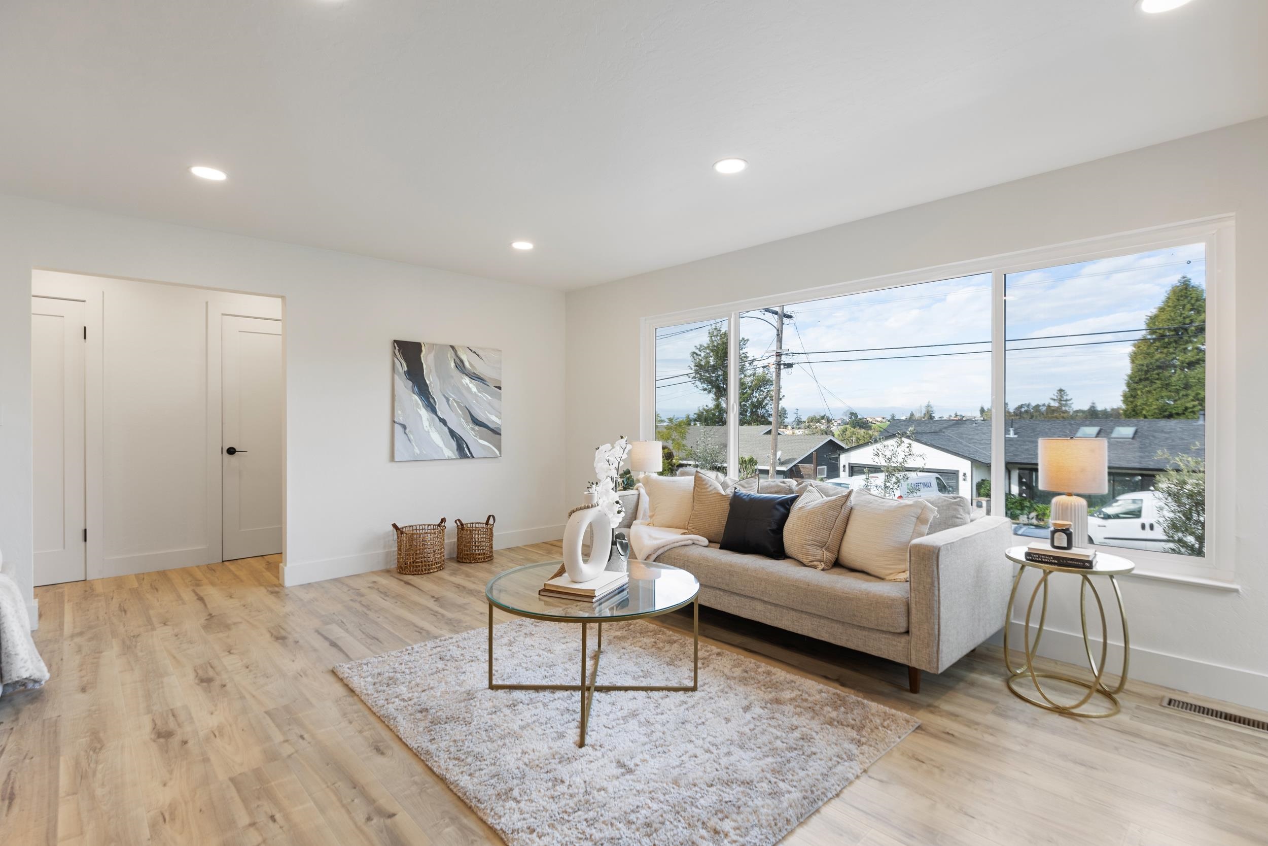 Detail Gallery Image 10 of 41 For 4072 Oak Hill Rd, Oakland,  CA 94605 - 3 Beds | 2 Baths