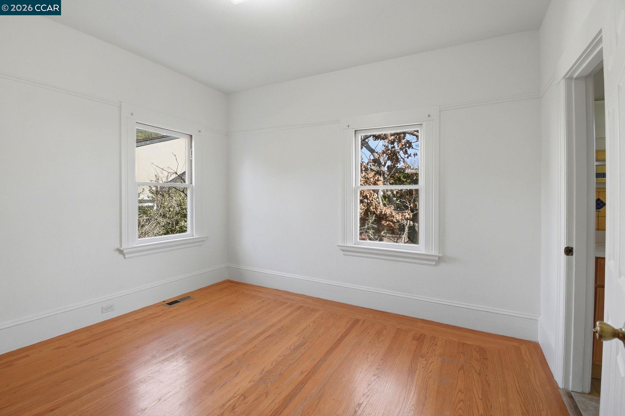 Detail Gallery Image 16 of 30 For 5115 Lawton Ave, Oakland,  CA 94618 - 2 Beds | 1 Baths