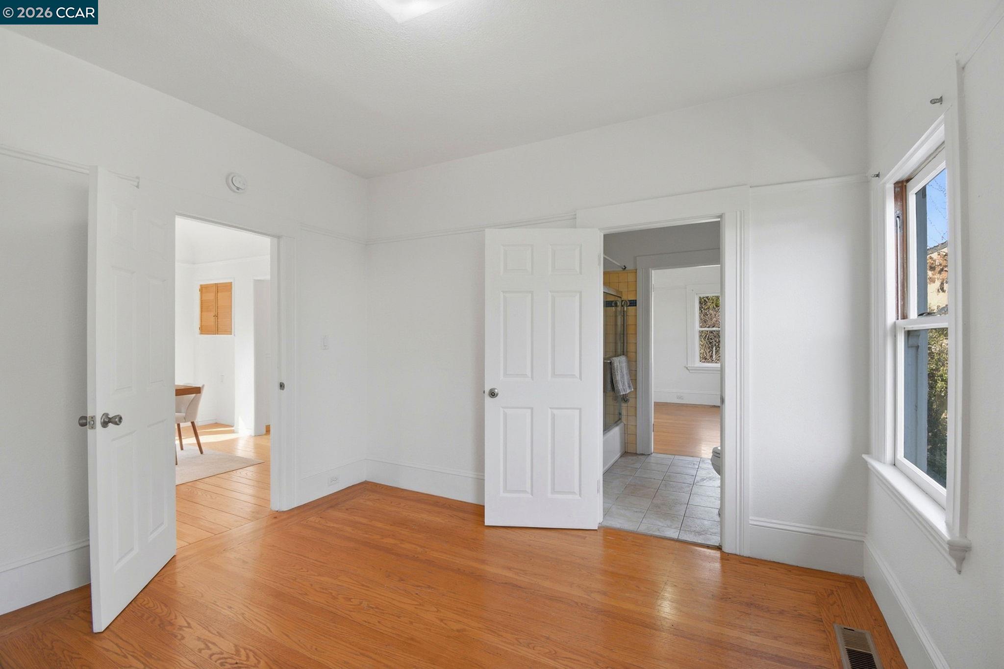 Detail Gallery Image 18 of 30 For 5115 Lawton Ave, Oakland,  CA 94618 - 2 Beds | 1 Baths