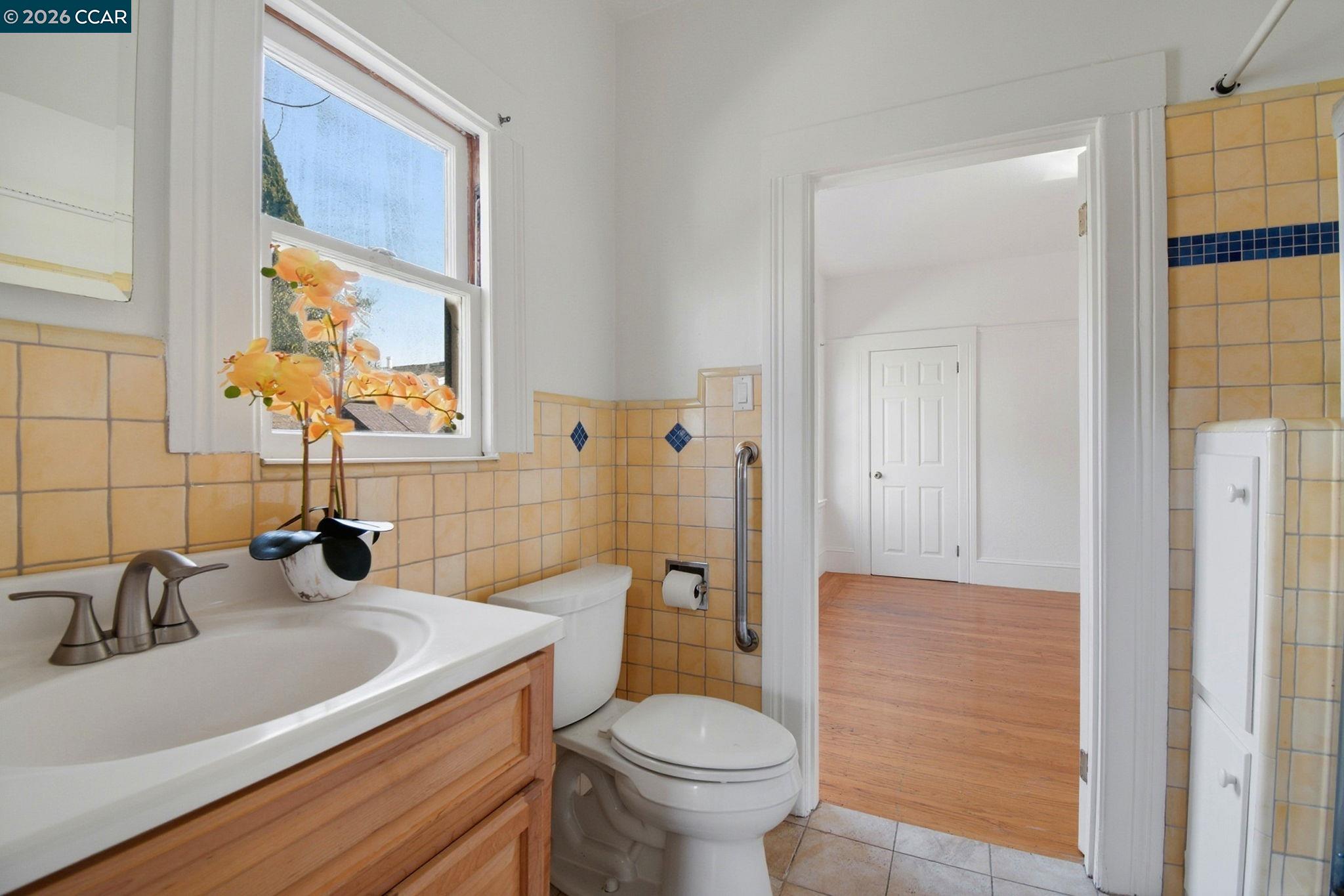 Detail Gallery Image 20 of 30 For 5115 Lawton Ave, Oakland,  CA 94618 - 2 Beds | 1 Baths