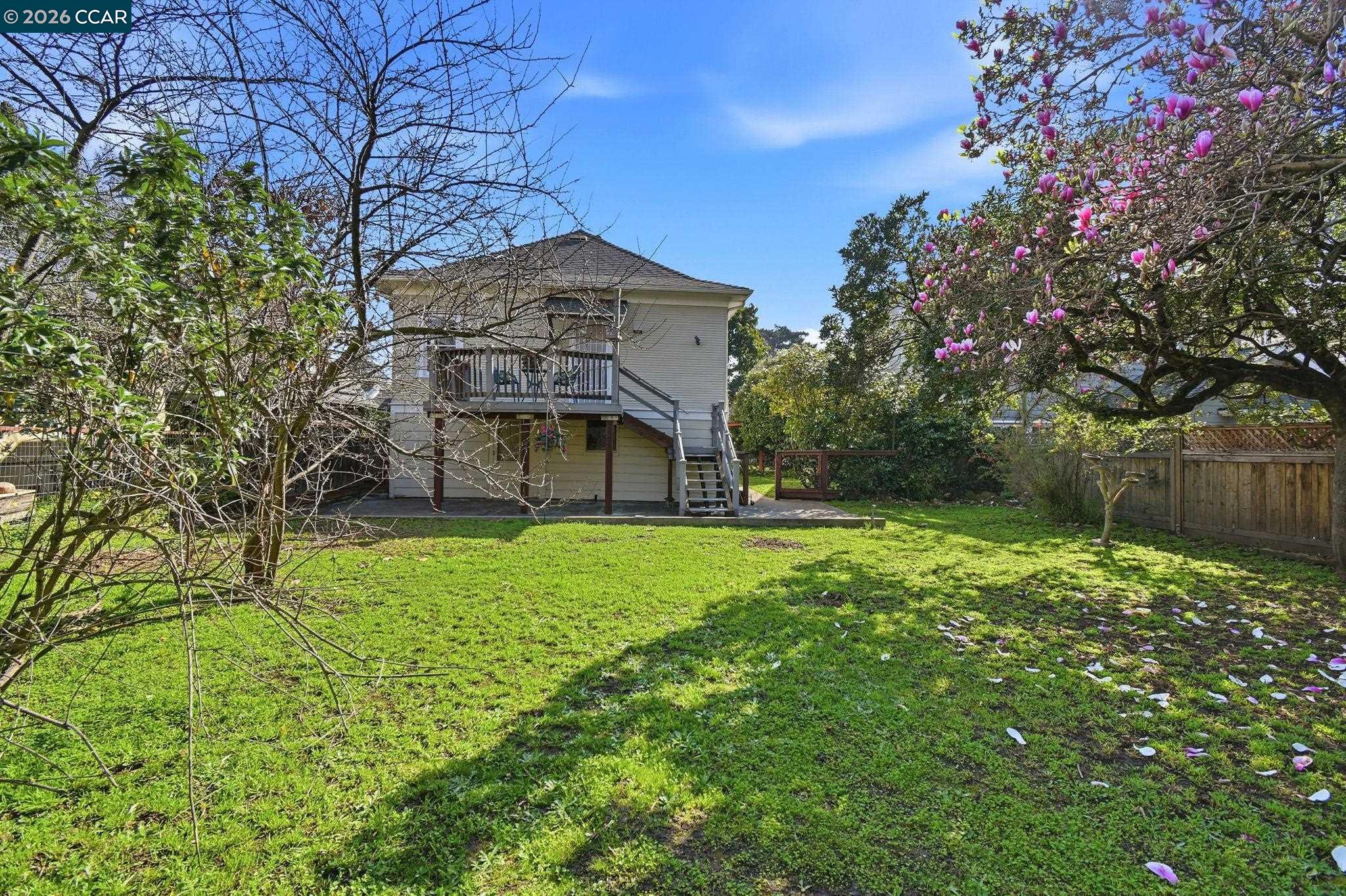 Detail Gallery Image 25 of 30 For 5115 Lawton Ave, Oakland,  CA 94618 - 2 Beds | 1 Baths