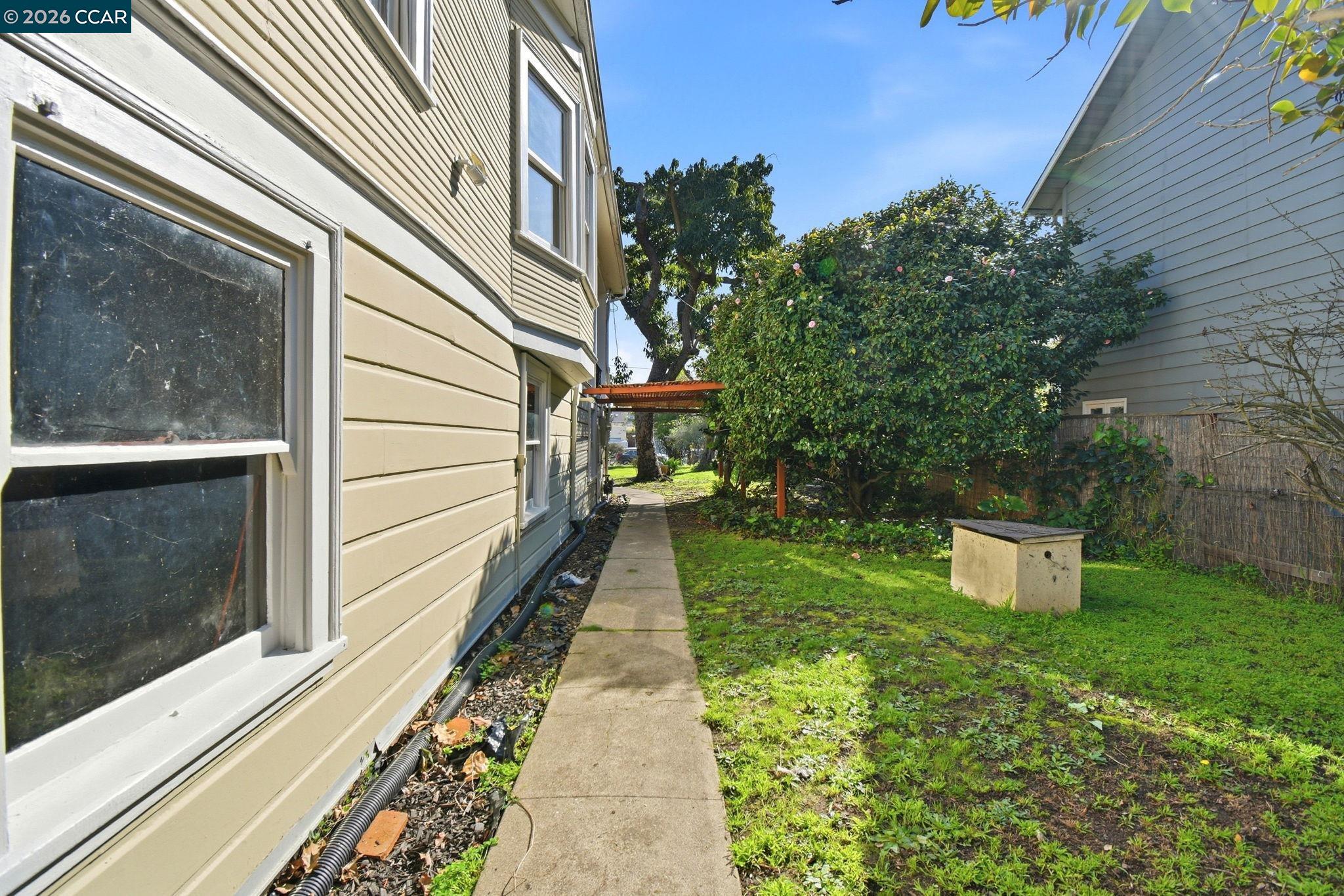 Detail Gallery Image 26 of 30 For 5115 Lawton Ave, Oakland,  CA 94618 - 2 Beds | 1 Baths