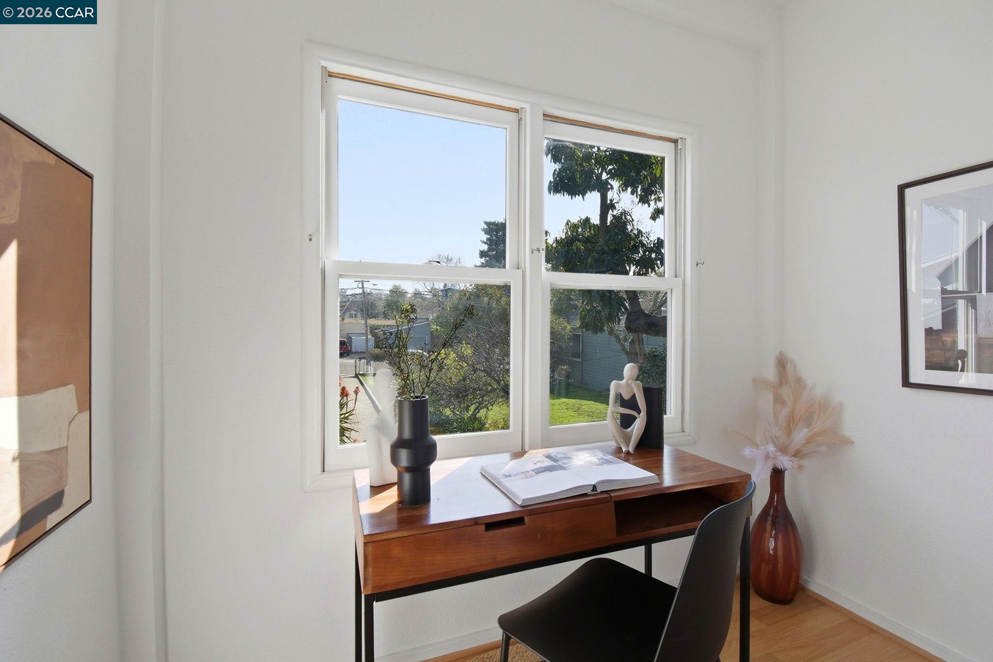 Detail Gallery Image 7 of 30 For 5115 Lawton Ave, Oakland,  CA 94618 - 2 Beds | 1 Baths